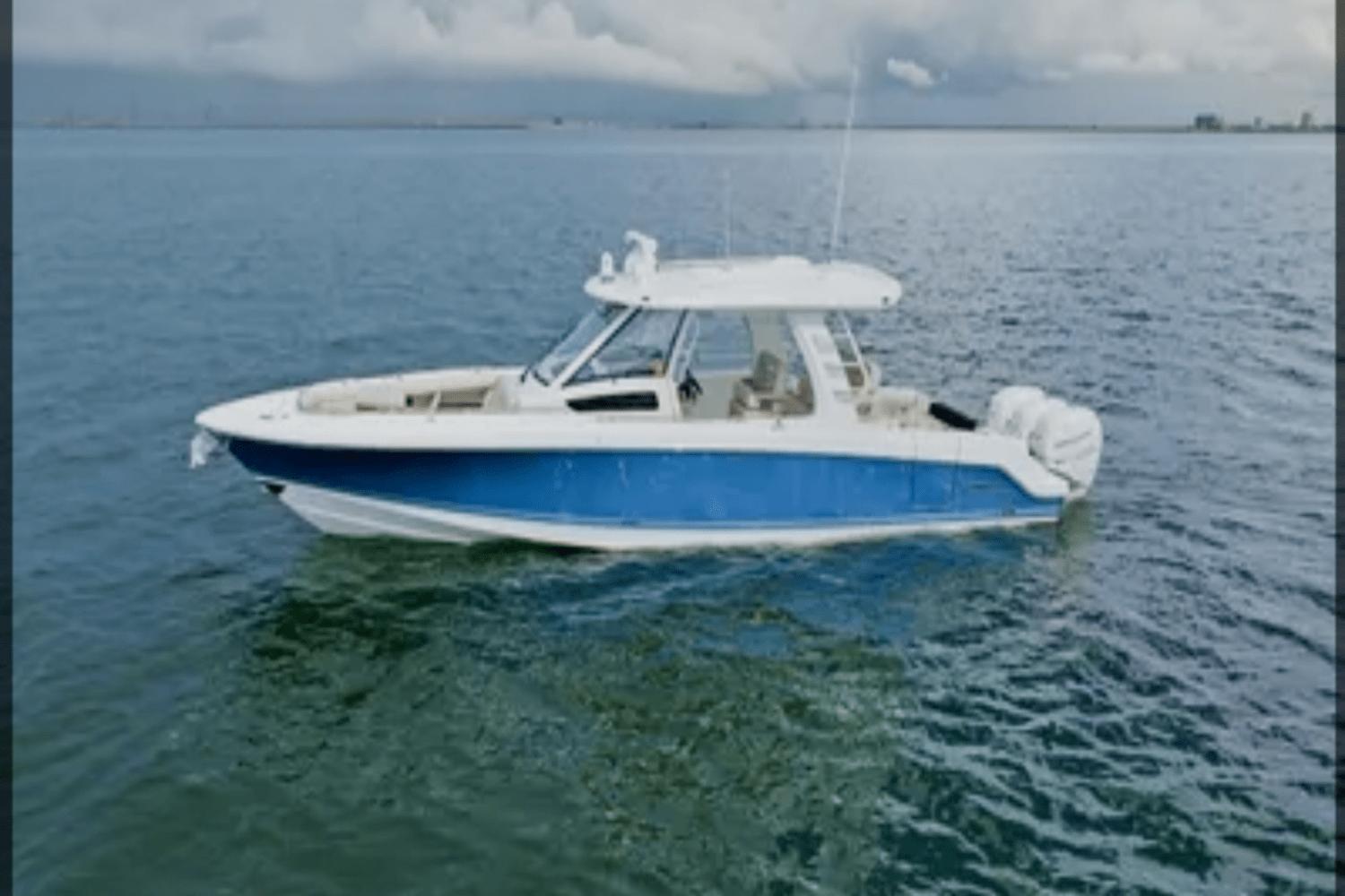 2020 Boston Whaler 350 realm