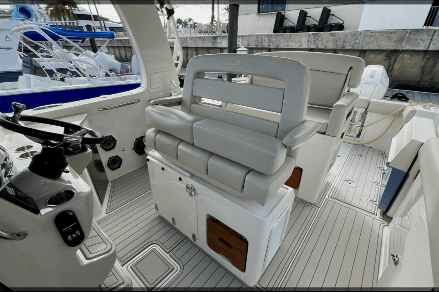 2020 Boston Whaler 350 realm