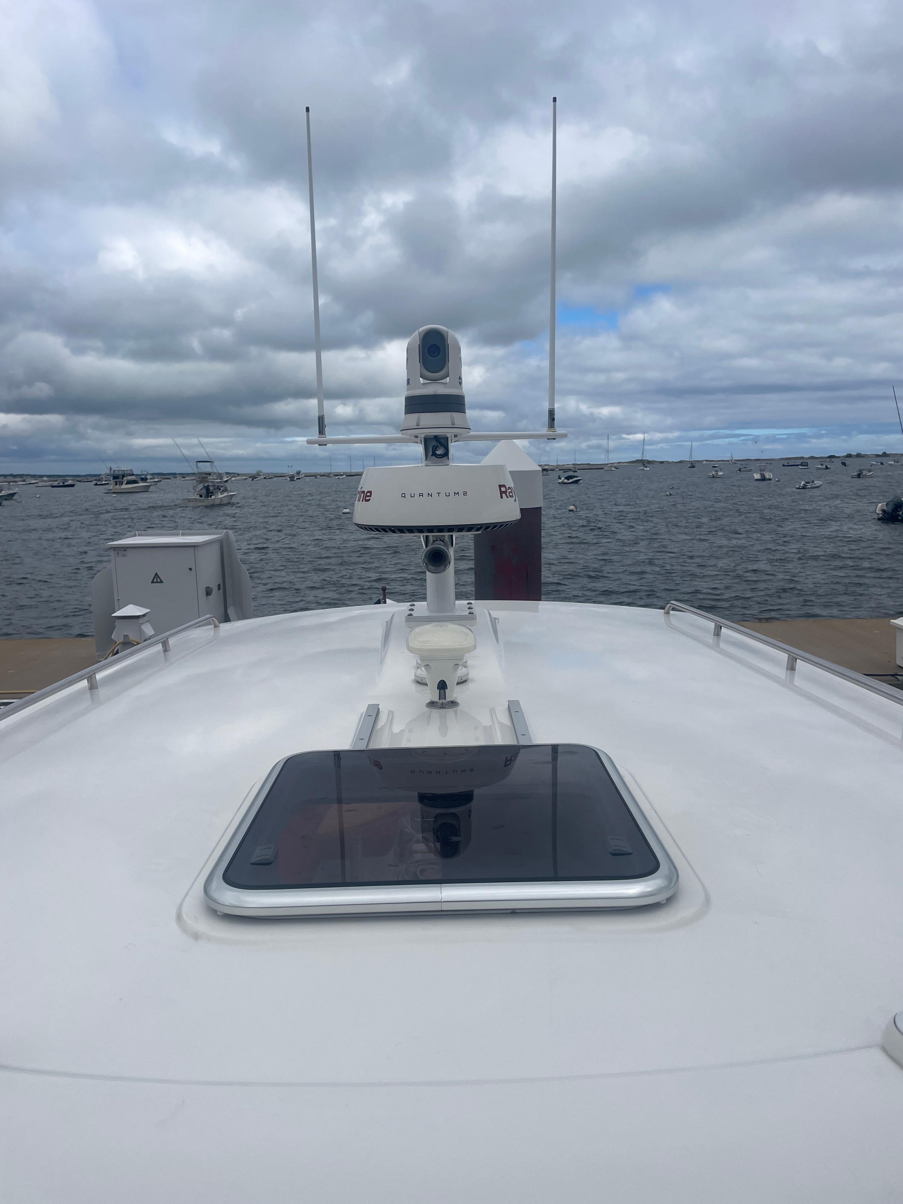 Sea Kat Yacht Photos Pics Dual antennas with radar and Sea Station