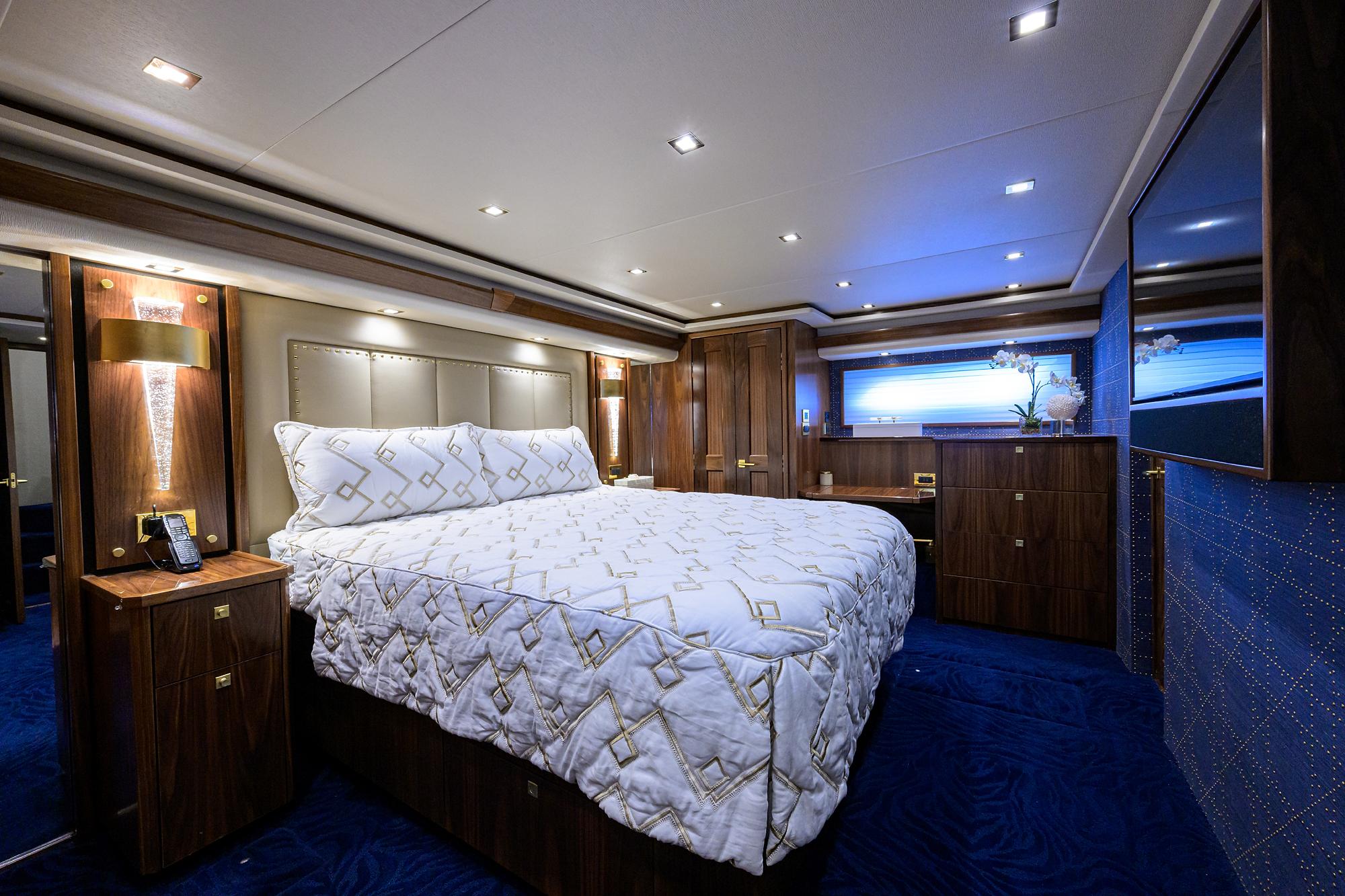 Viking 80 KEMOSABE - Master Stateroom