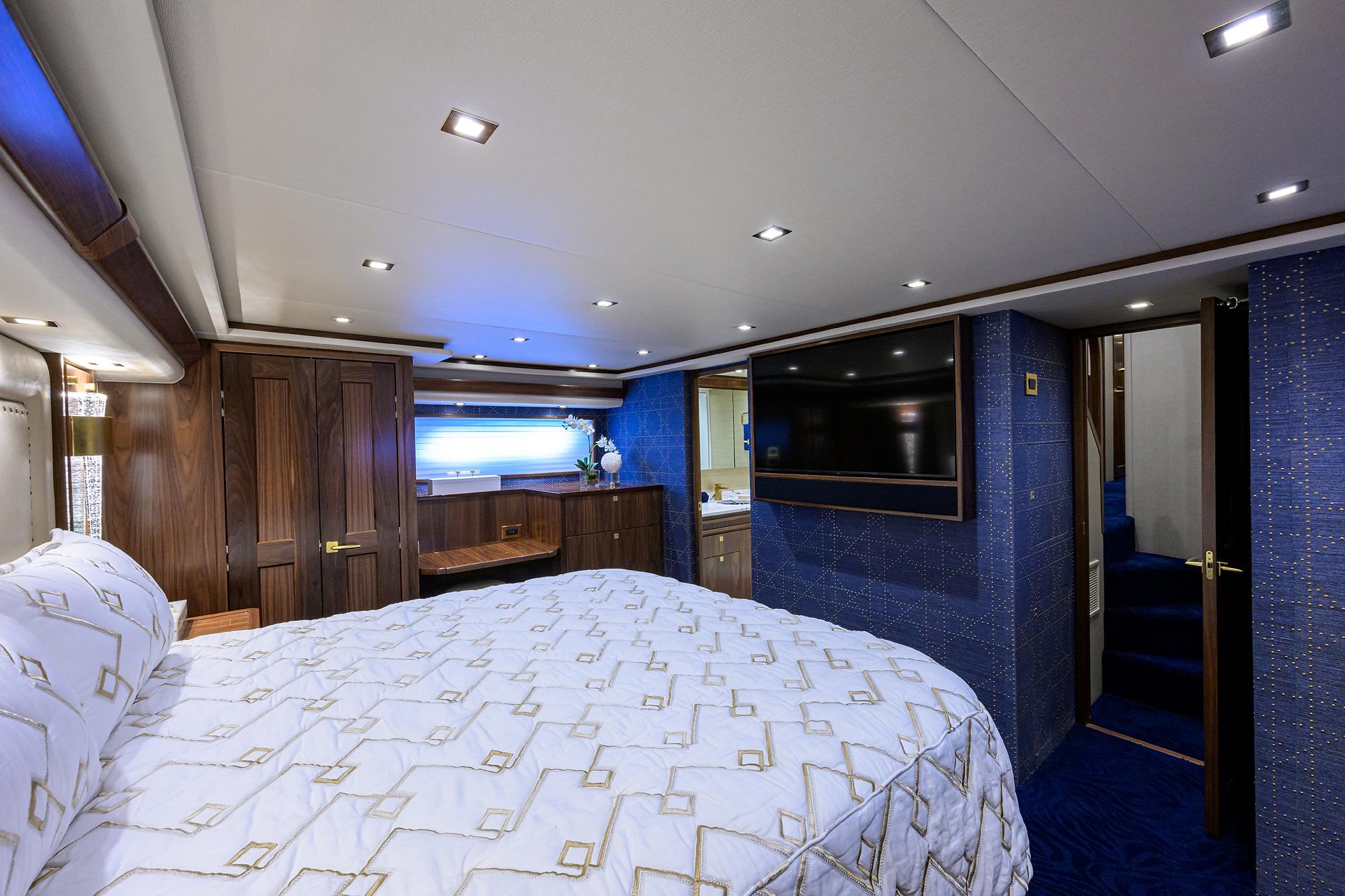 Viking 80 KEMOSABE - Master Stateroom