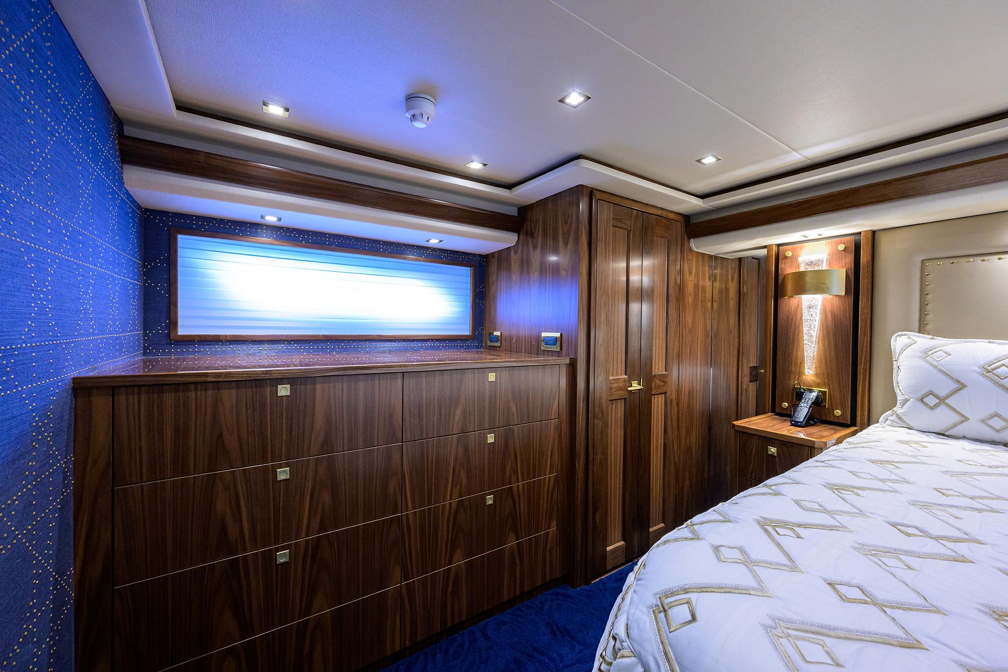 Viking 80 KEMOSABE - Master Stateroom