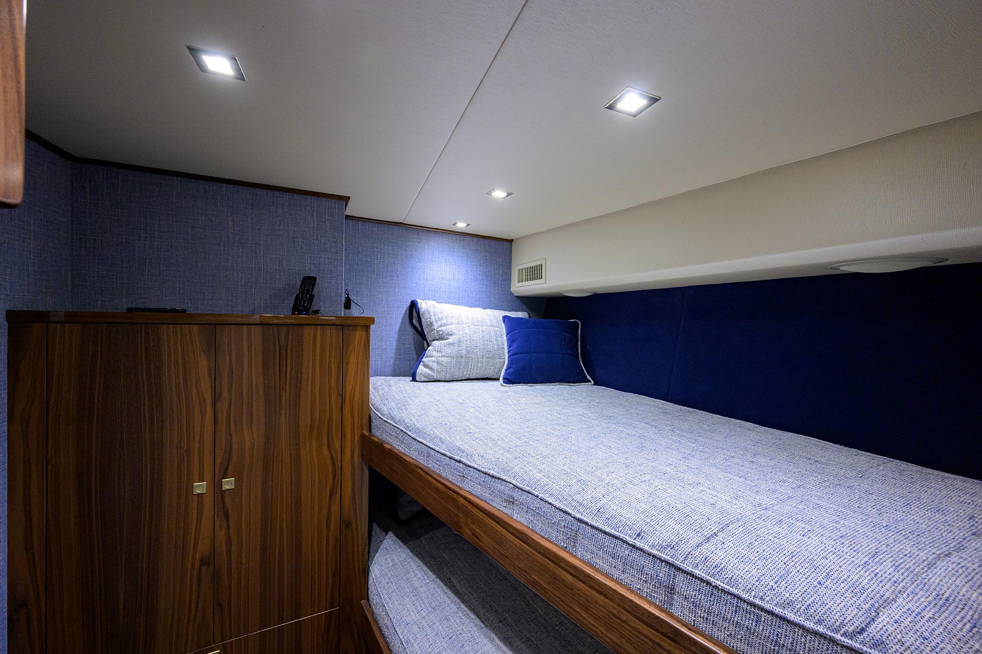 Viking 80 KEMOSABE - Mid Starboard Bunk Stateroom