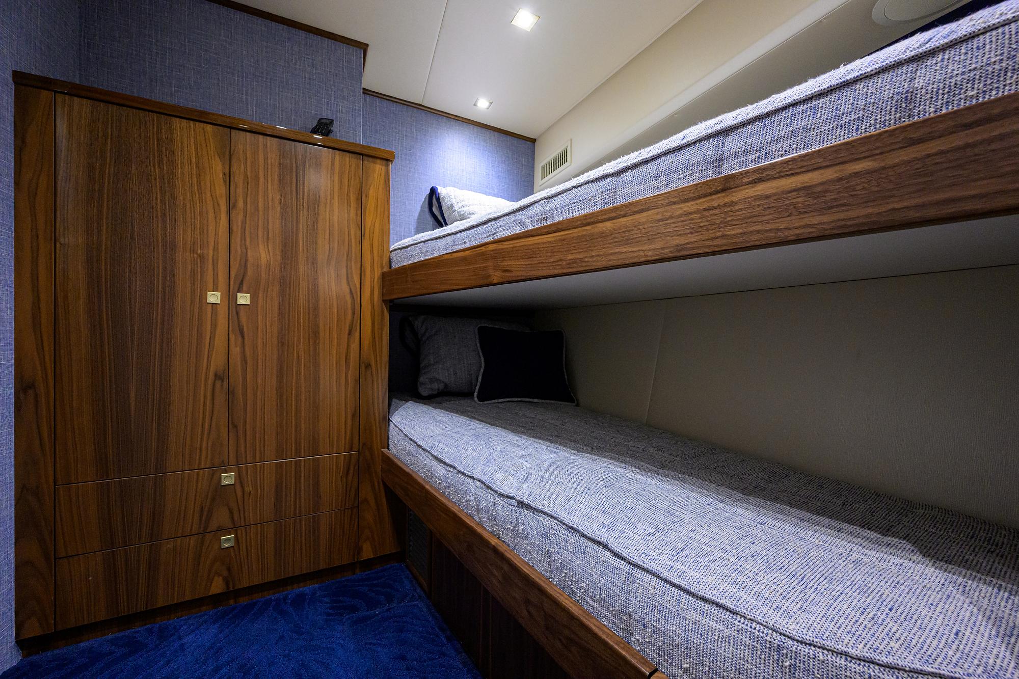 Viking 80 KEMOSABE - Mid Starboard Bunk Stateroom