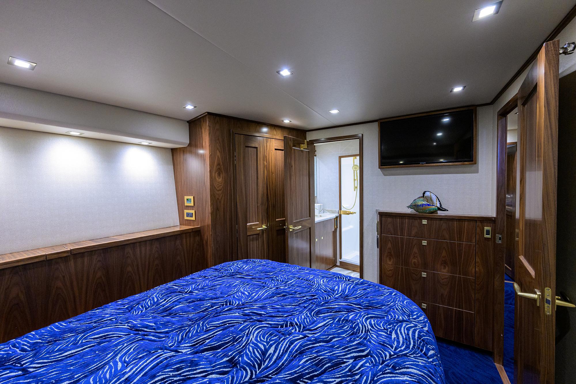 Viking 80 KEMOSABE - Port Guest Stateroom