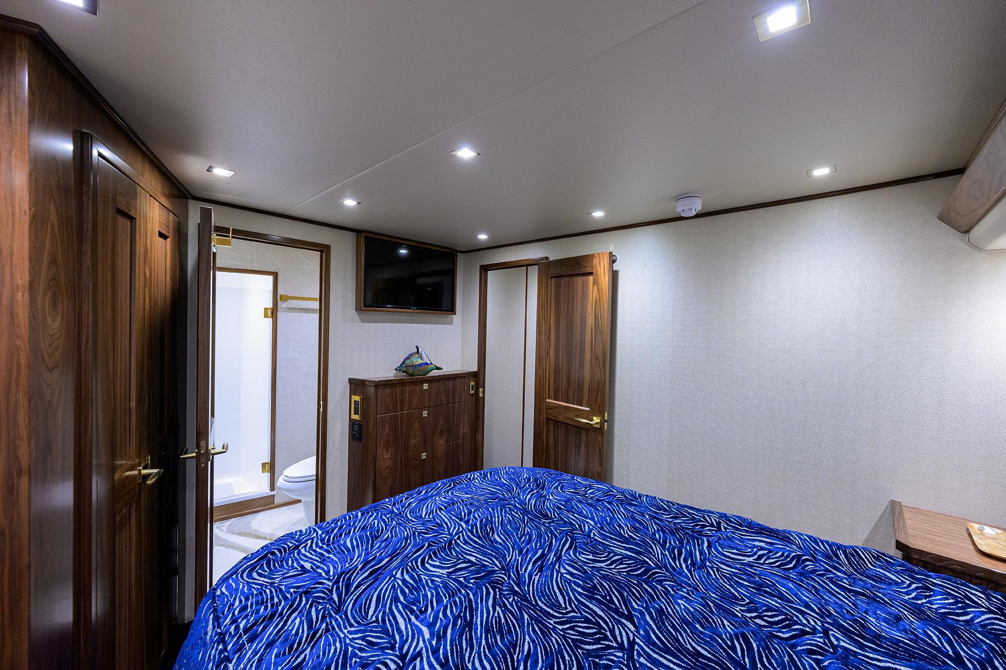 Viking 80 KEMOSABE - Port Guest Stateroom