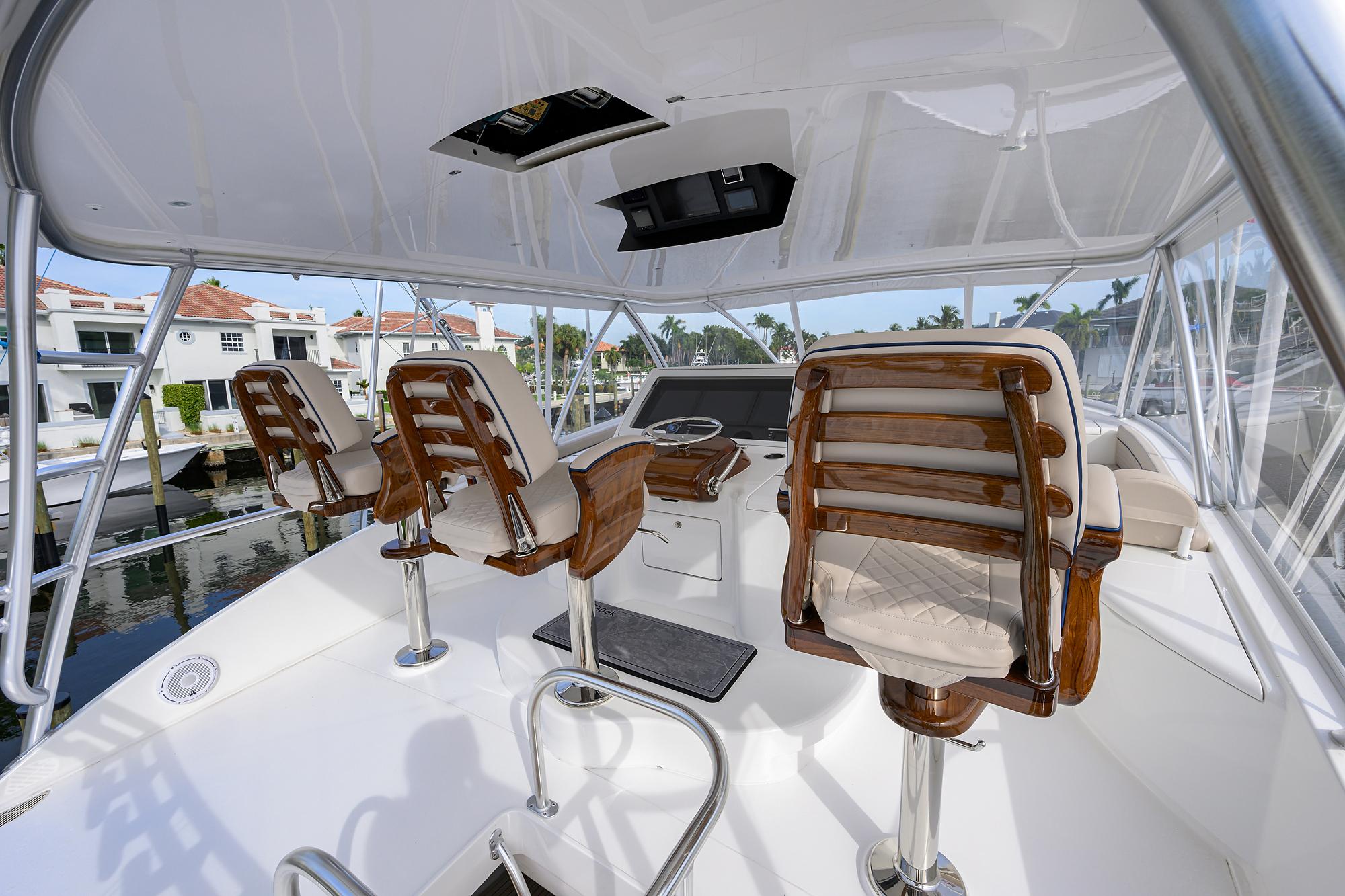 Viking 80 KEMOSABE - Flybridge Helm