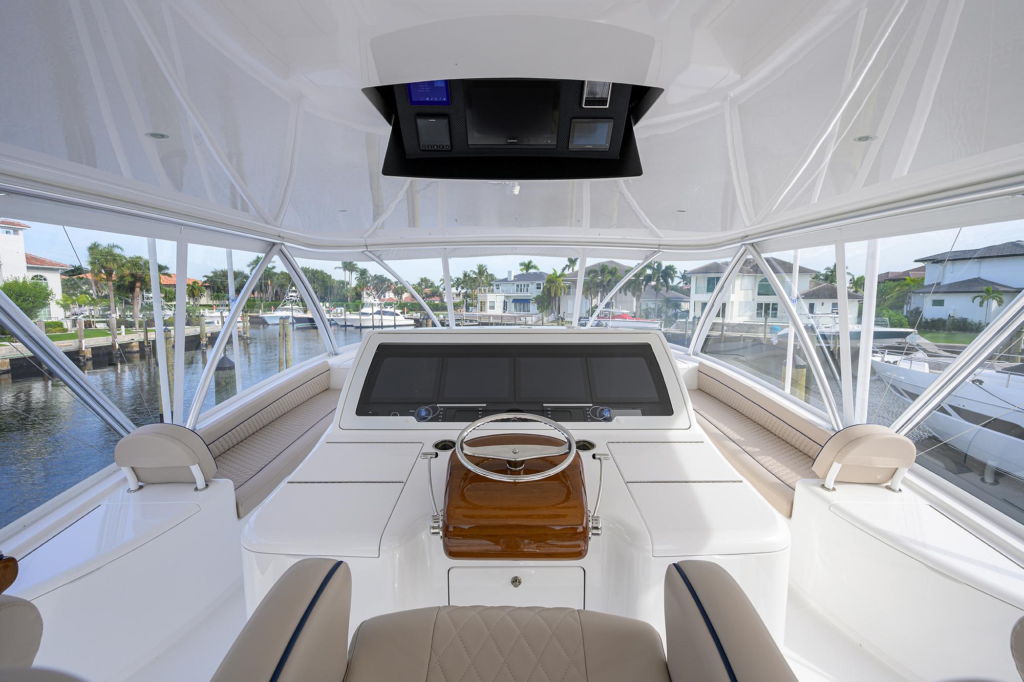 Viking 80 KEMOSABE - Flybridge Helm