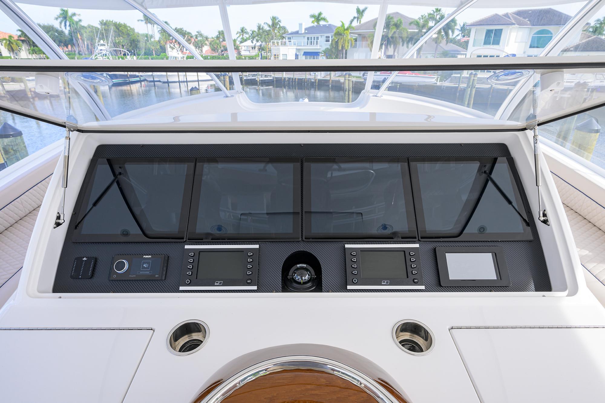 Viking 80 KEMOSABE - Flybridge Helm Electronics