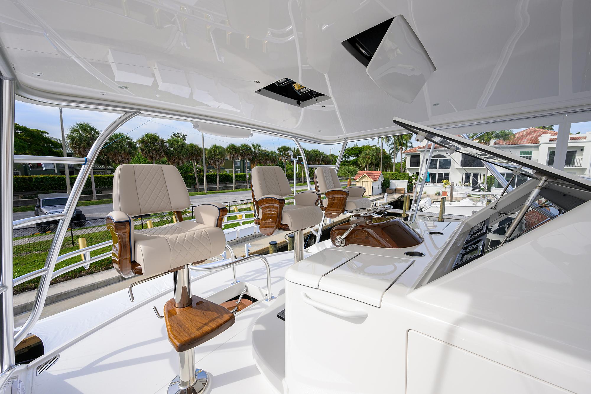 Viking 80 KEMOSABE - Flybridge Helm