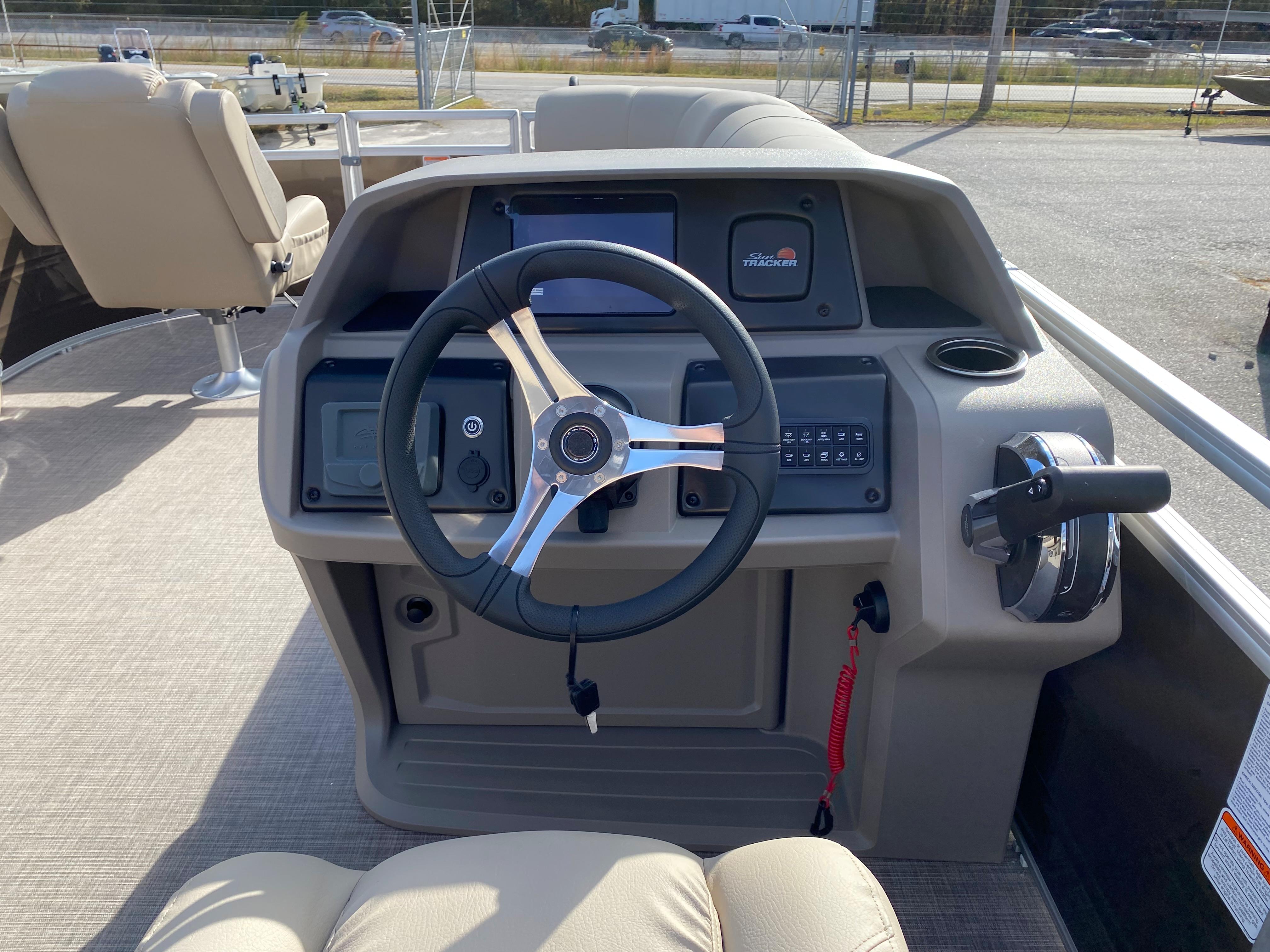 2024 Sun Tracker Sportfish™ 20 DLX