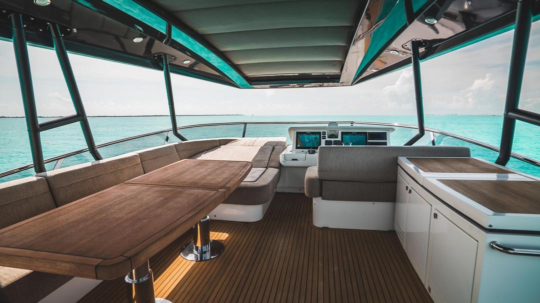 Large Spacious Flybridge