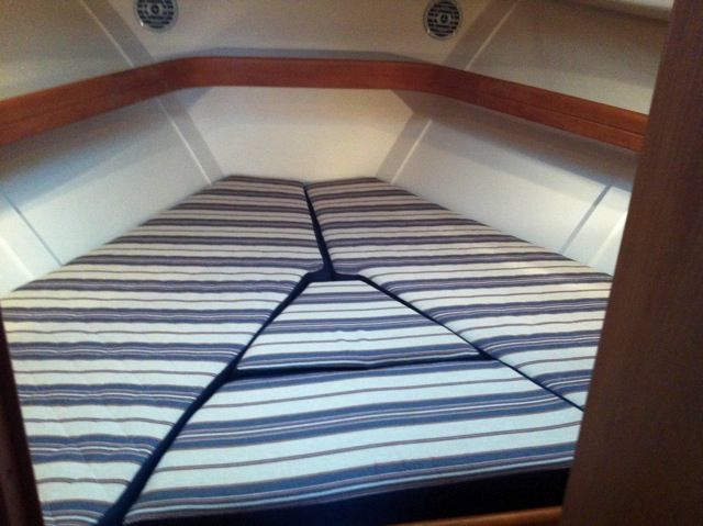 V berth with filler