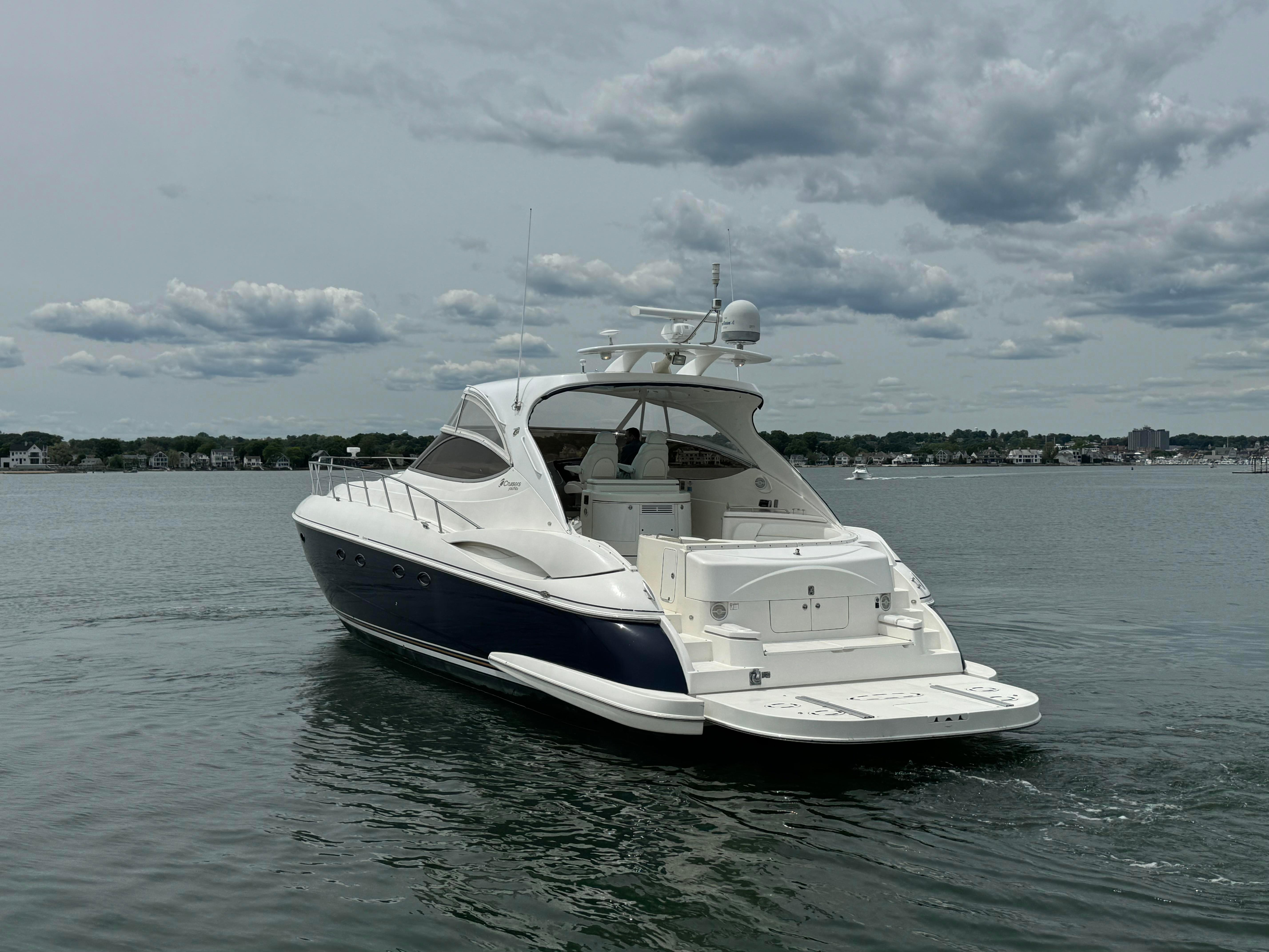 2003-cruisers-yachts-540-express-power-9791271-20250527133650998-1_XLARGE