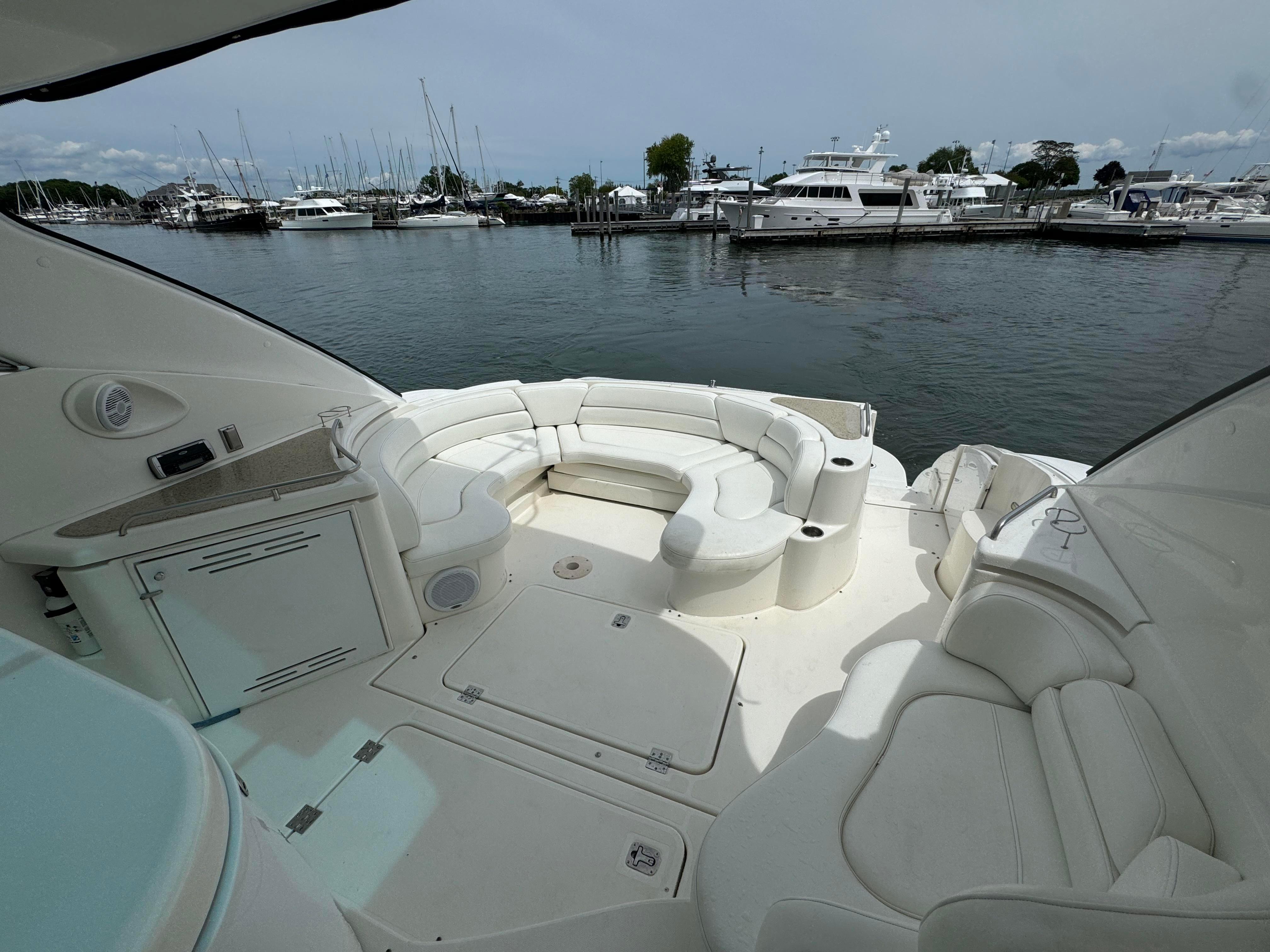 2003-cruisers-yachts-540-express-power-9791271-20250527133701630-1_XLARGE