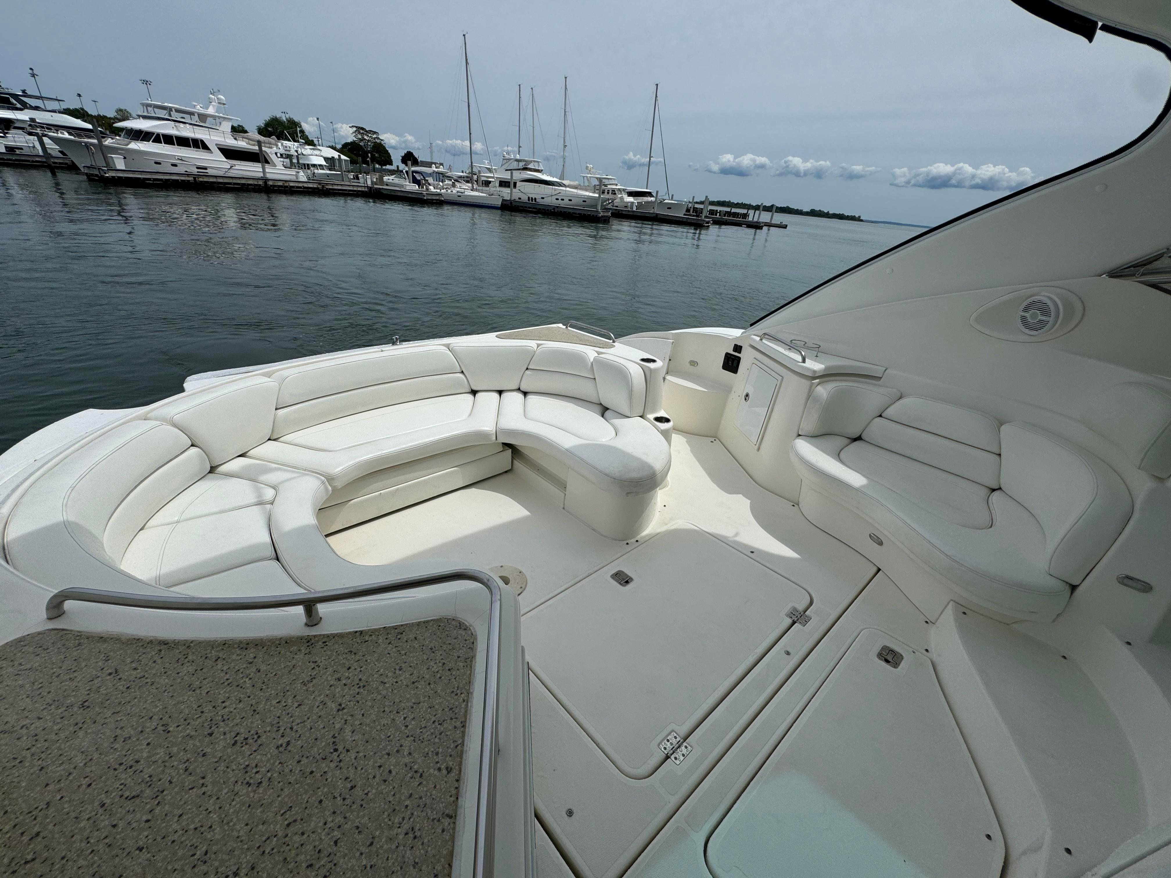 2003-cruisers-yachts-540-express-power-9791271-20250527133704624-1_XLARGE