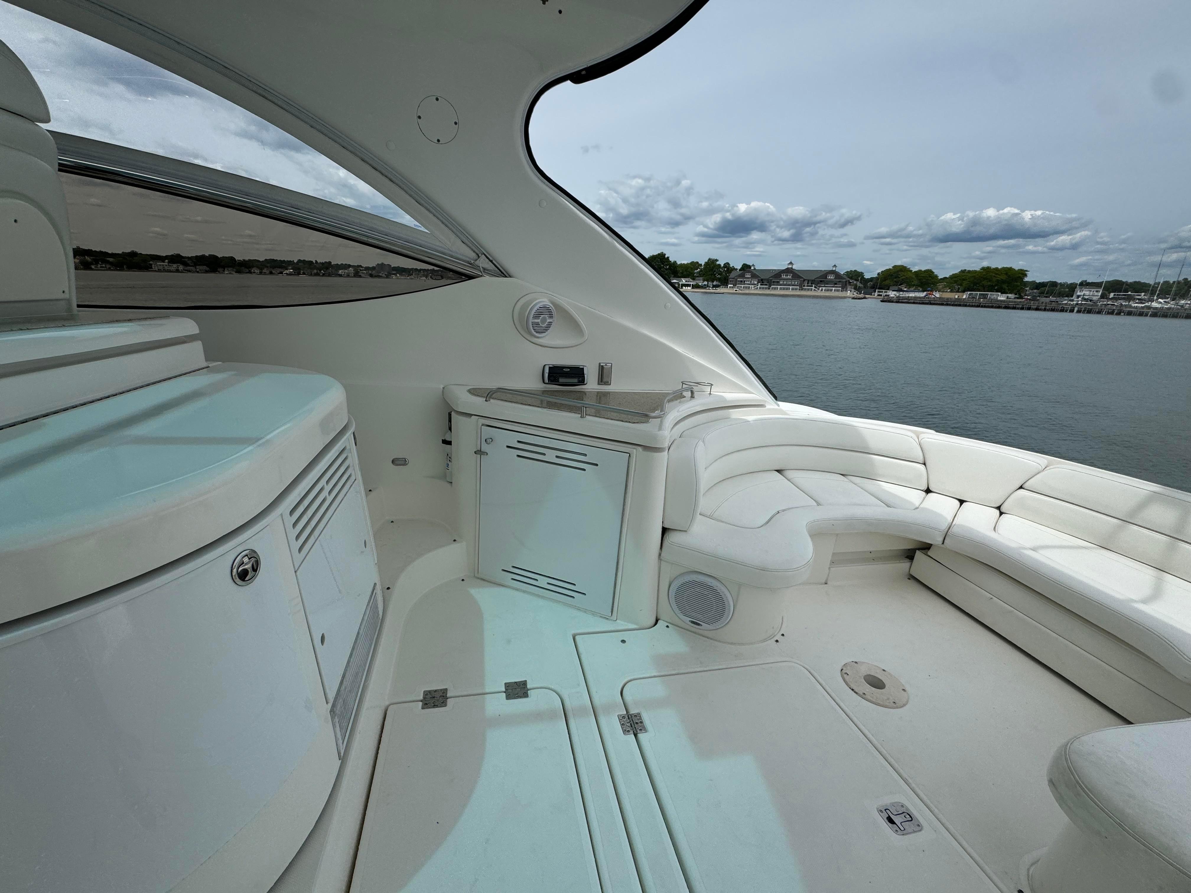 2003-cruisers-yachts-540-express-power-9791271-20250527133709554-1_XLARGE