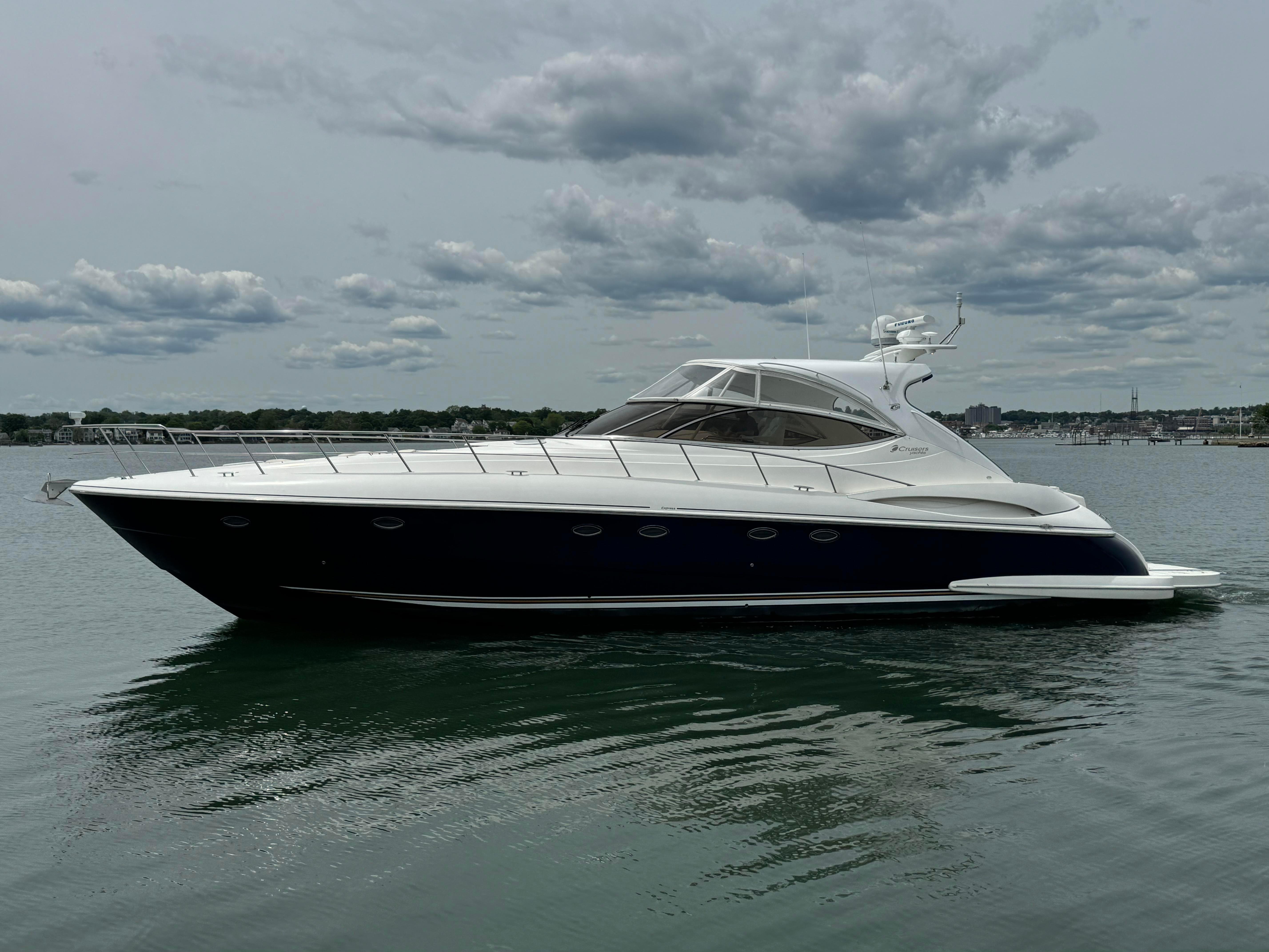 2003-cruisers-yachts-540-express-power-9791271-20250527133748981-1_XLARGE