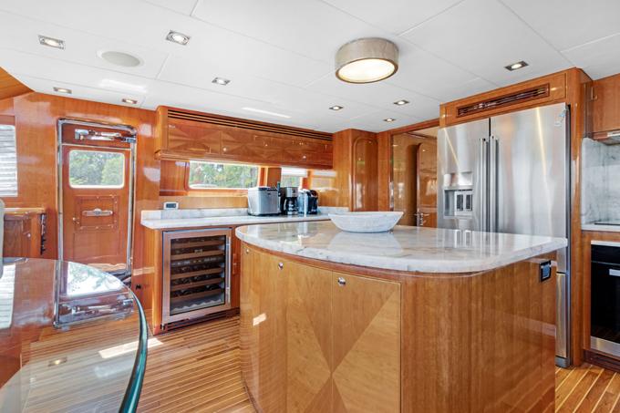 Hargrave-Capri Skylounge 2005 -FL-US-Galley to Stbd.-9821272 | Thumbnail