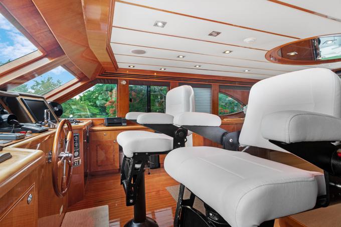 Hargrave-Capri Skylounge 2005 -FL-US-Helm-9821272 | Thumbnail
