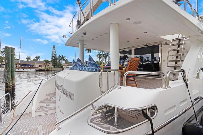 Hargrave-Capri Skylounge 2005 -FL-US-Swim Platform Access-9821272 | Thumbnail