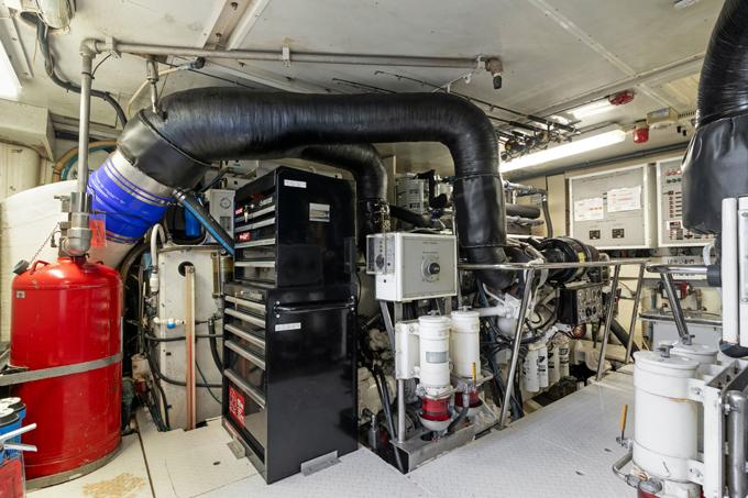 Hargrave-Capri Skylounge 2005 -FL-US-Port Engine-9821272 | Thumbnail