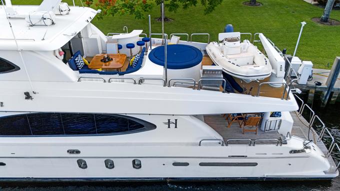Hargrave-Capri Skylounge 2005 -FL-US-Boat Deck-9821272 | Thumbnail
