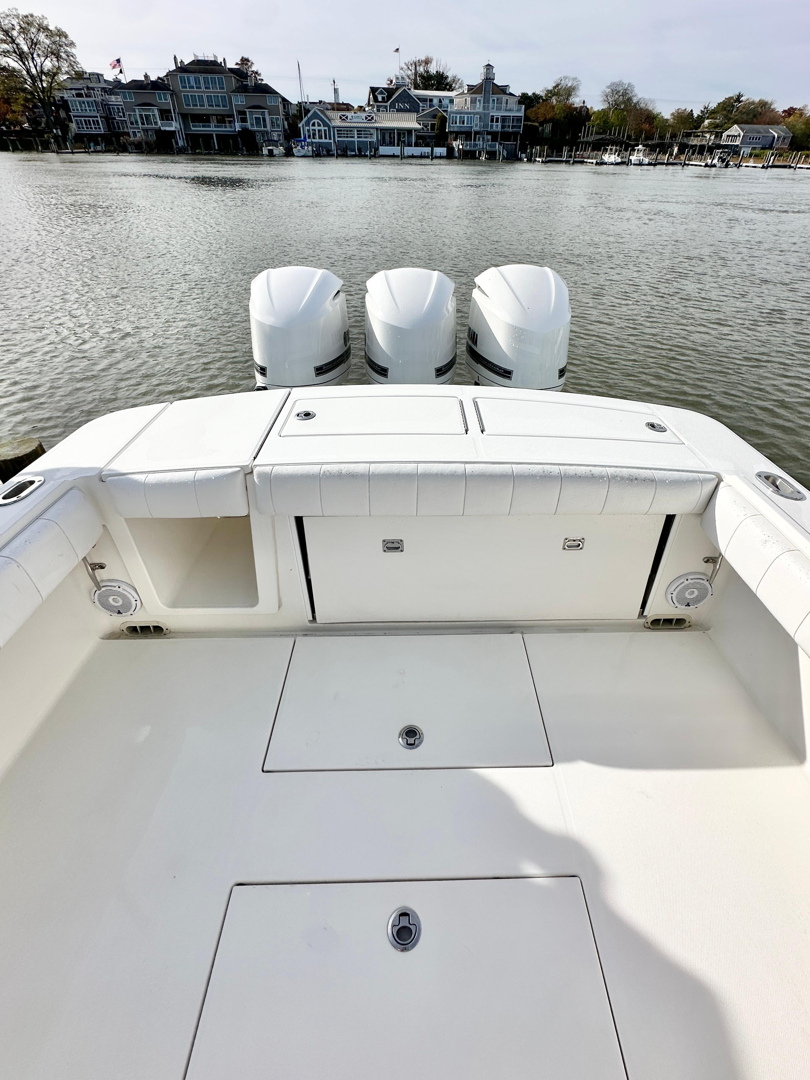 2015 Regulator 34 - Image 12