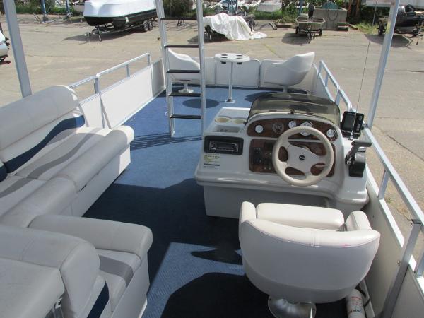 2001 Harris boat for sale, model of the boat is SUPER SUNLINER240 & Image # 13 of 16