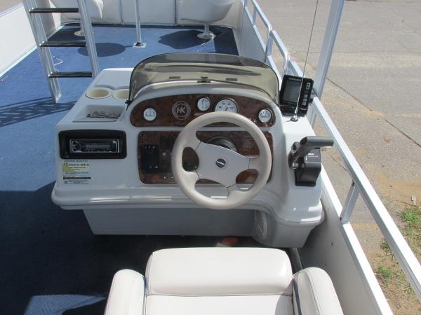 2001 Harris boat for sale, model of the boat is SUPER SUNLINER240 & Image # 14 of 16