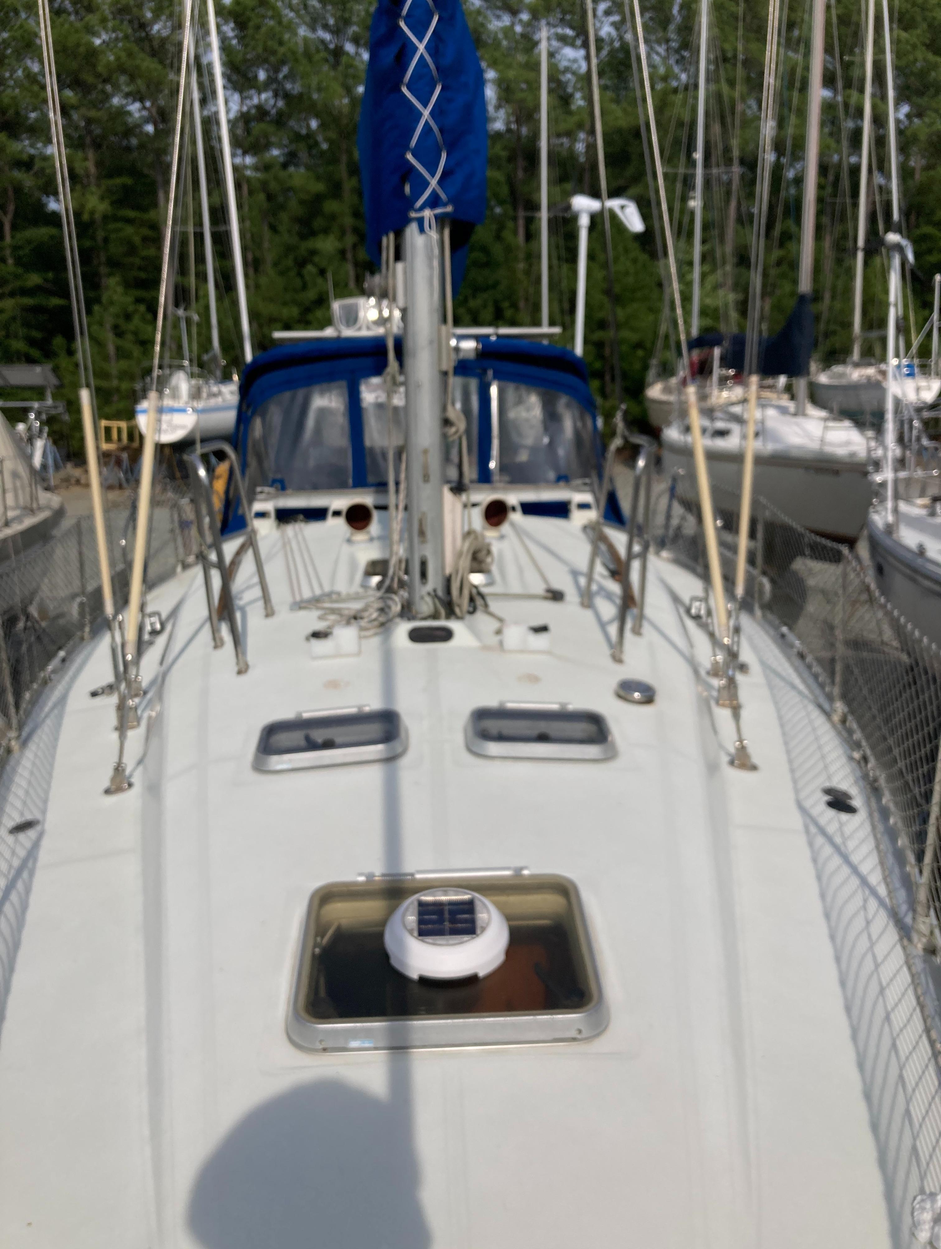1990 Beneteau MOORINGS 38 For Sale | YaZu Yachting | Deltaville