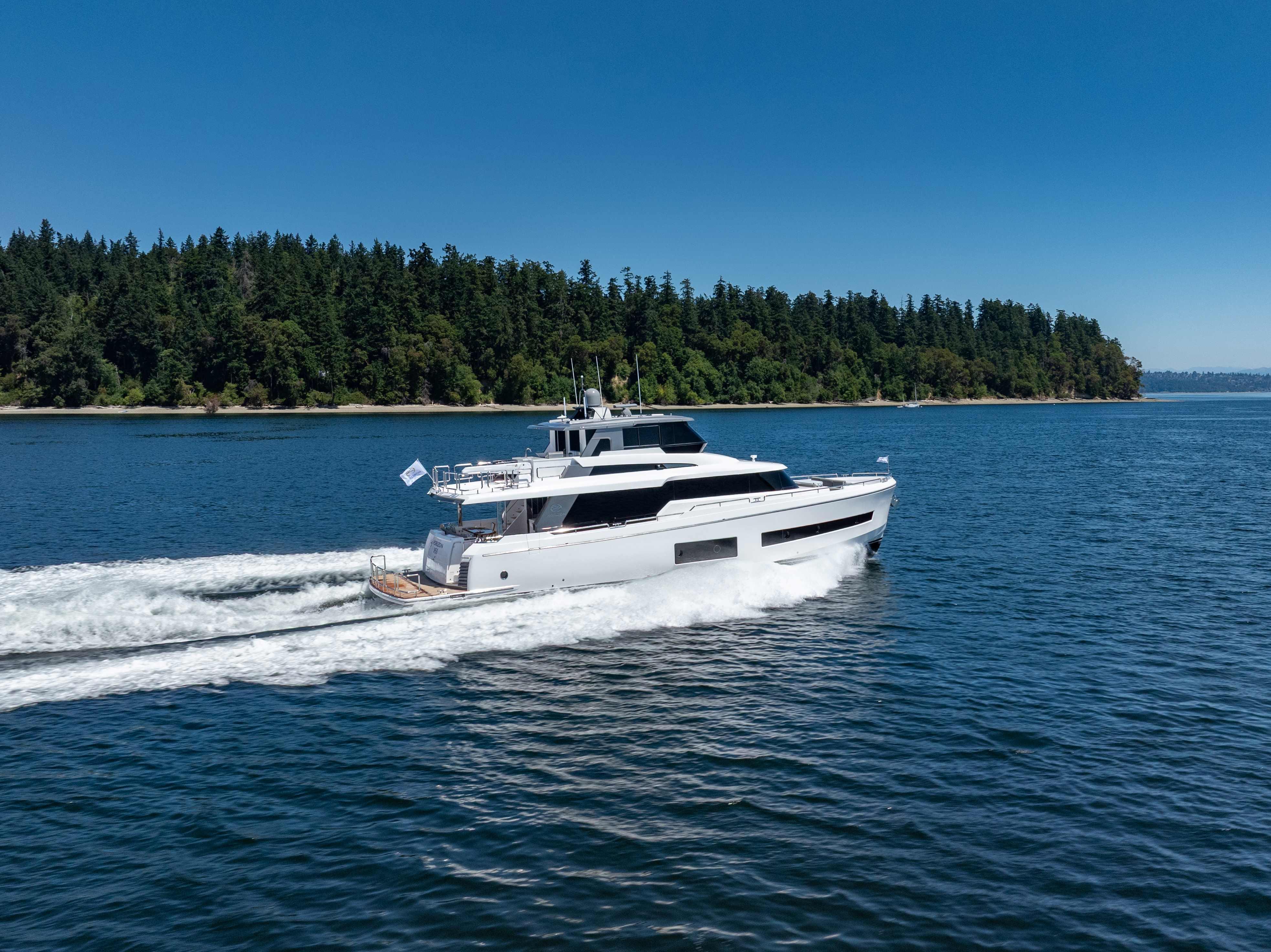 Horizon-V68 2025-V68-612 / NOW AVAILABLE FL-US-Luxury Horizon V68 yacht cruising on a serene lake, 2025 model.-9631300 | Thumbnail