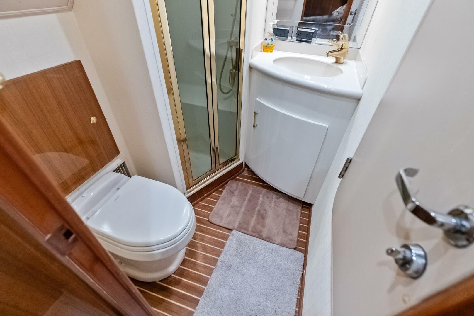 2006 Viking 68 