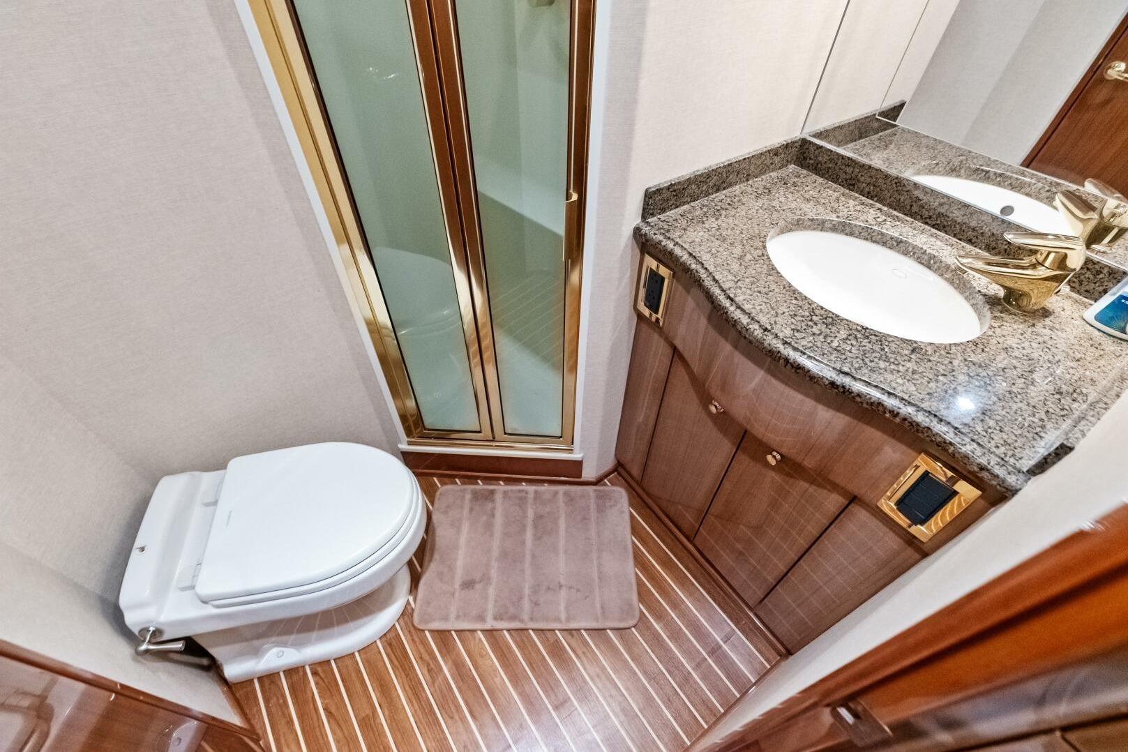 2006 Viking 68 