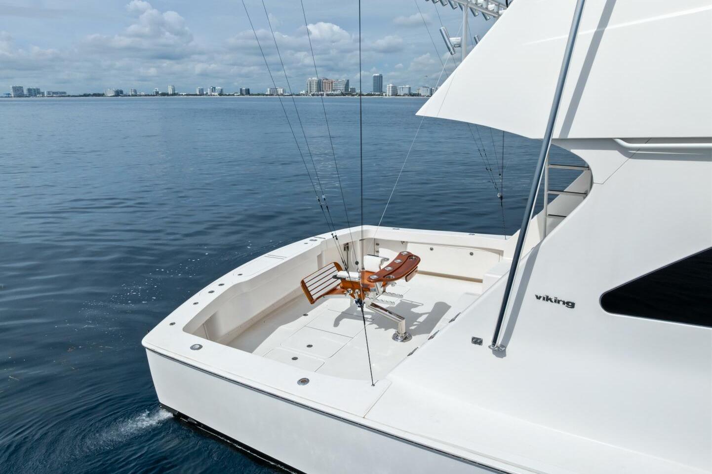 2006 Viking 68 