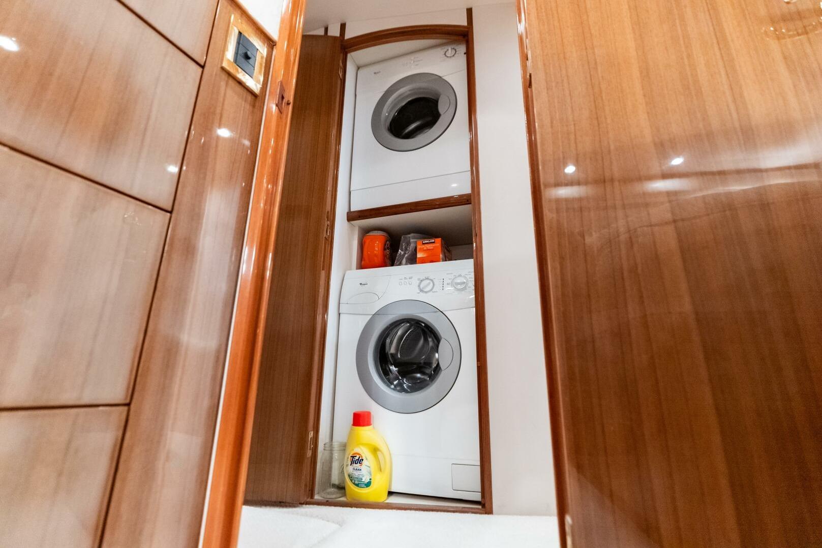 2006 Viking 68 
