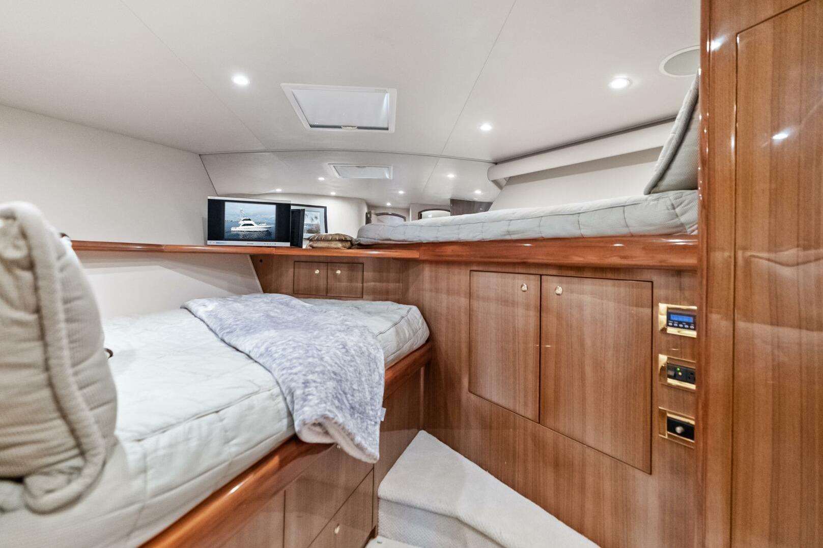 2006 Viking 68 