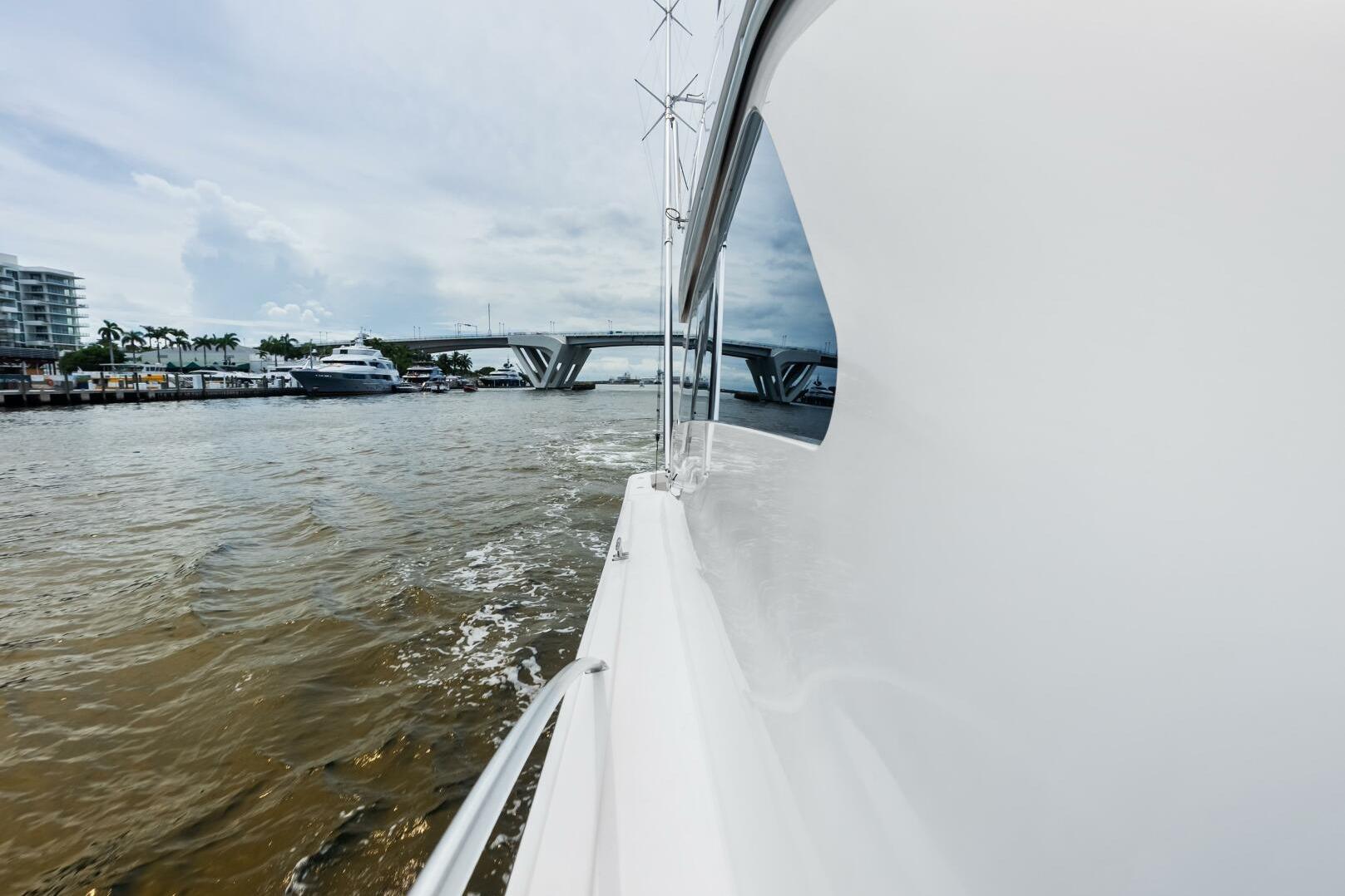 2006 Viking 68 