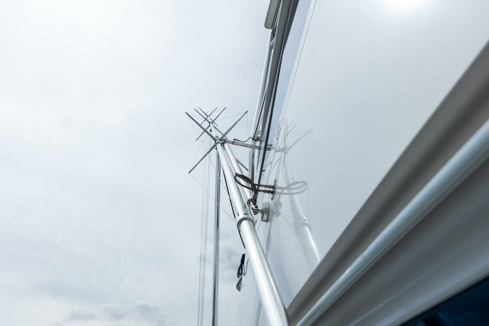 2006 Viking 68 