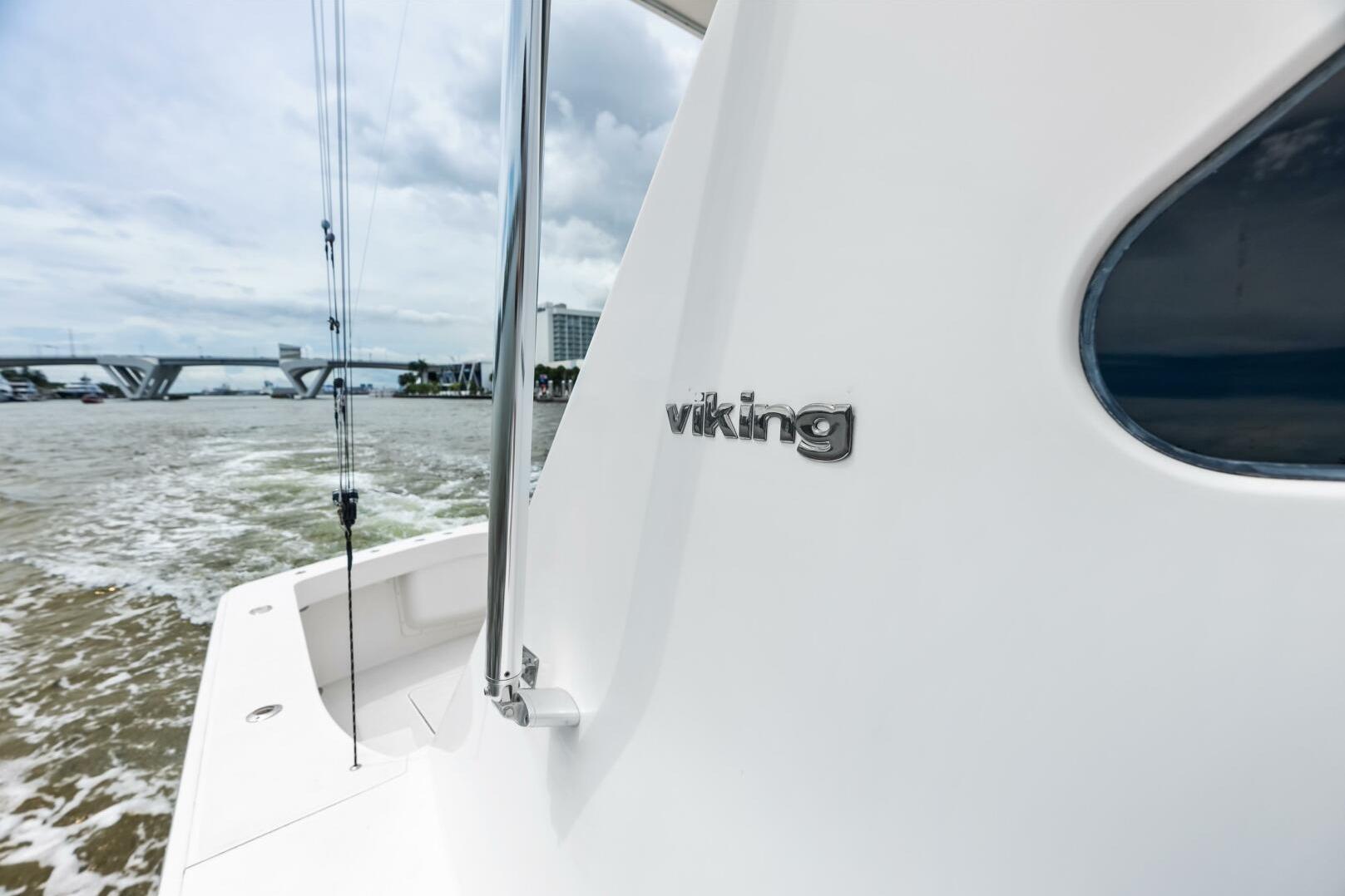 2006 Viking 68 