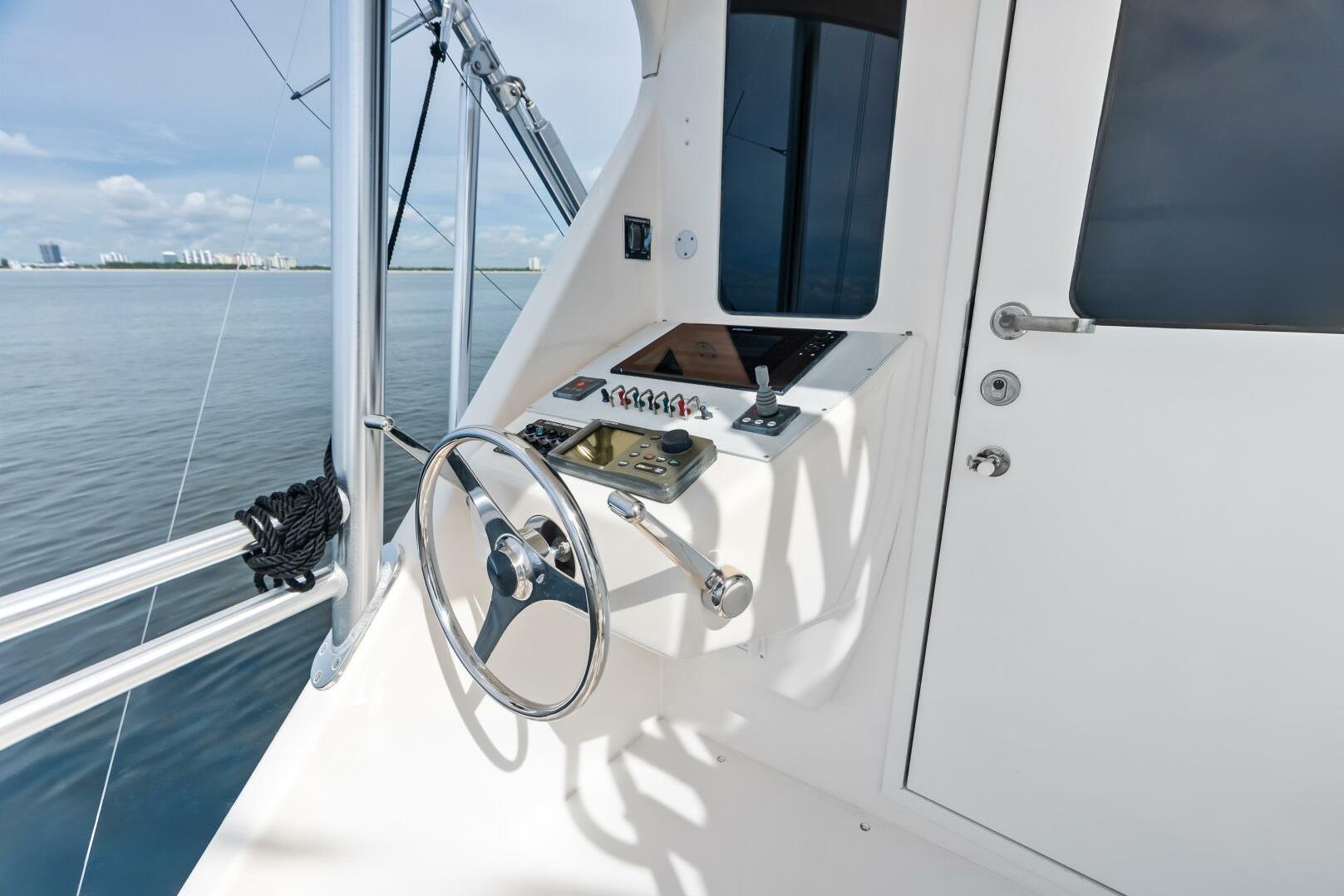 2006 Viking 68 