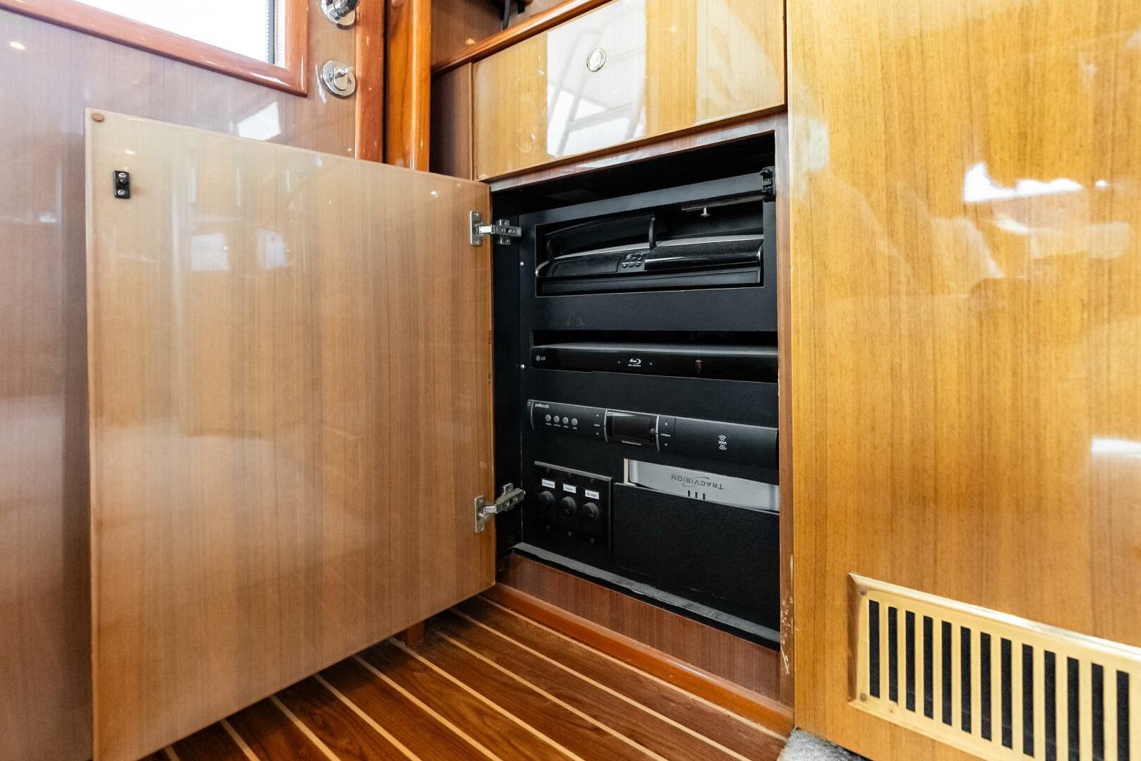 2006 Viking 68 