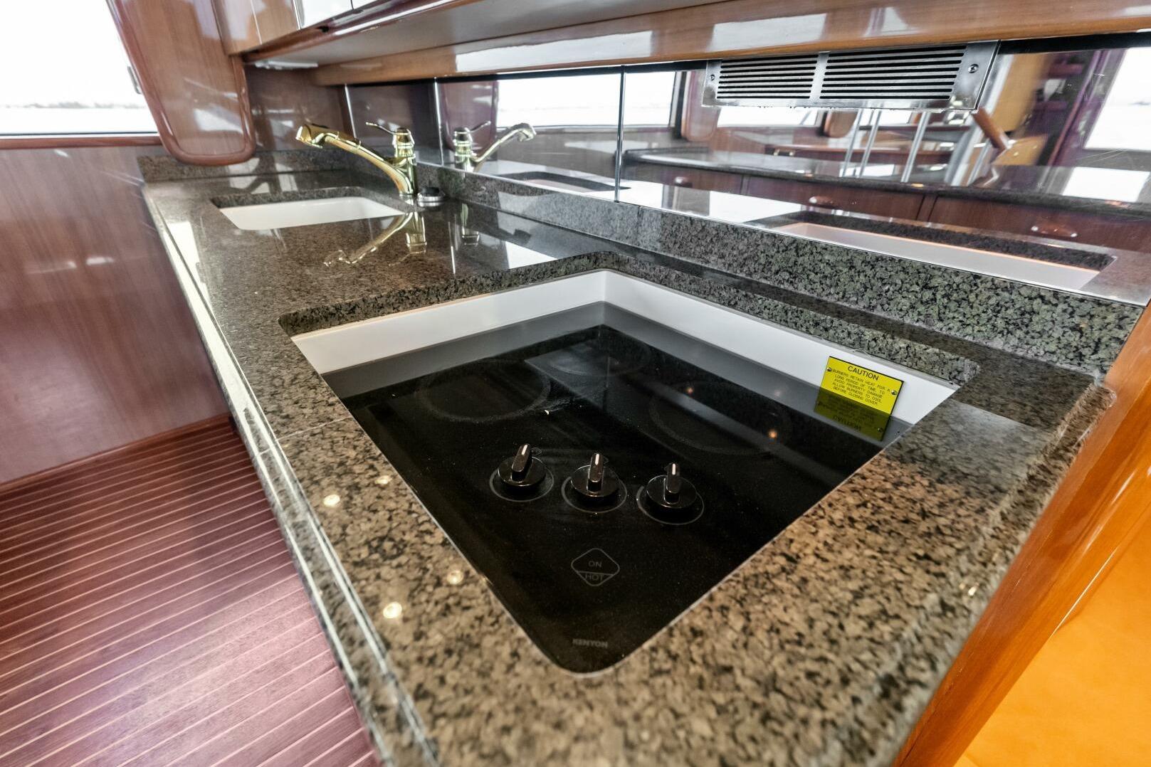 2006 Viking 68 