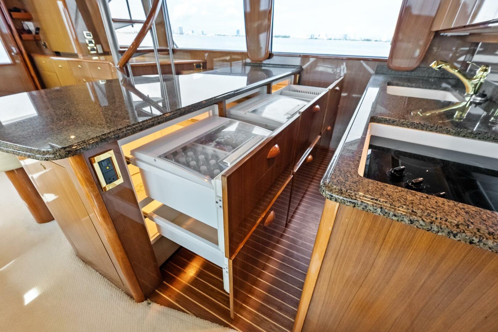 2006 Viking 68 