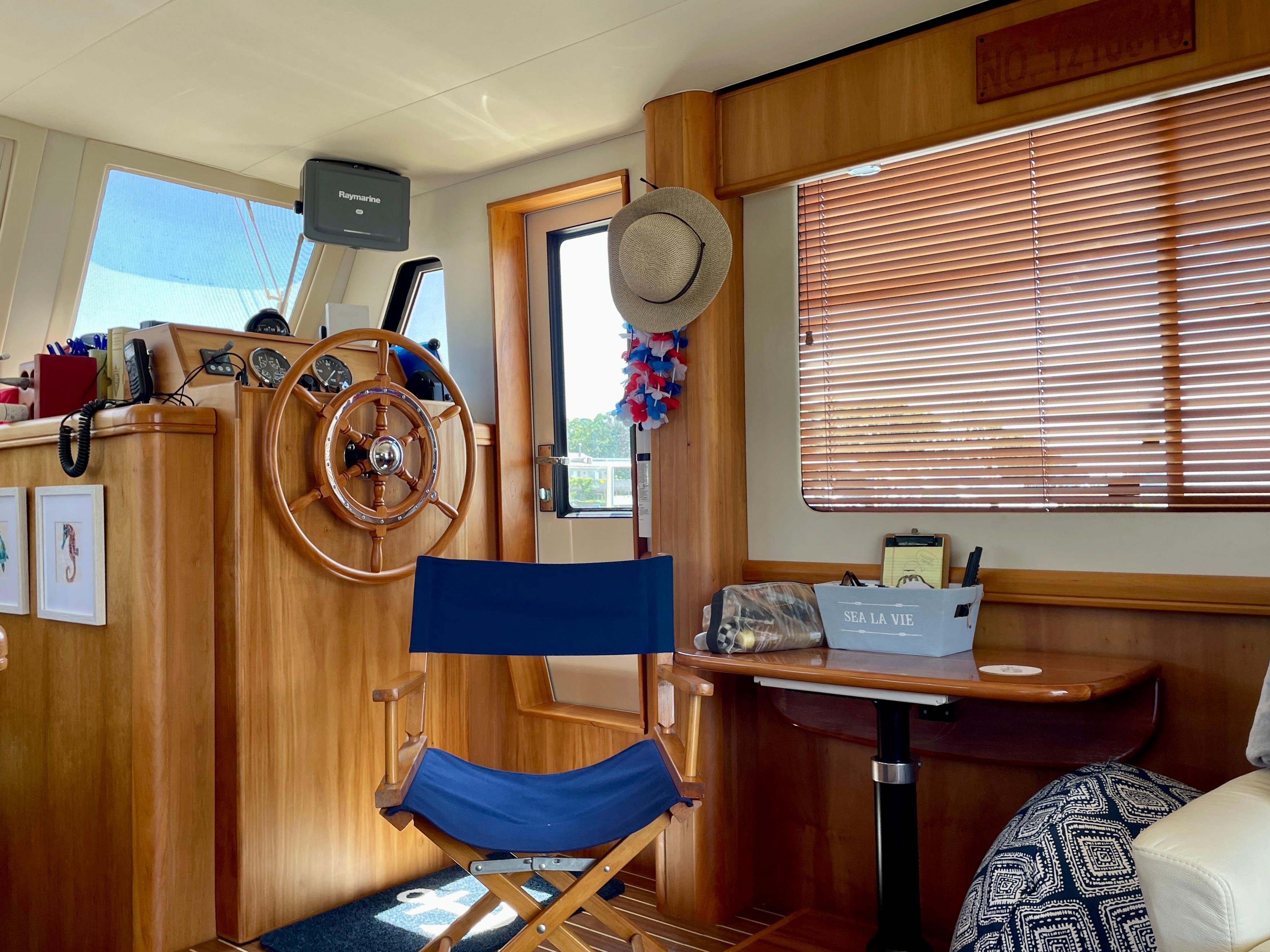 34 ft Mainship 34 Trawler Custom salon table and helm with starboard opening