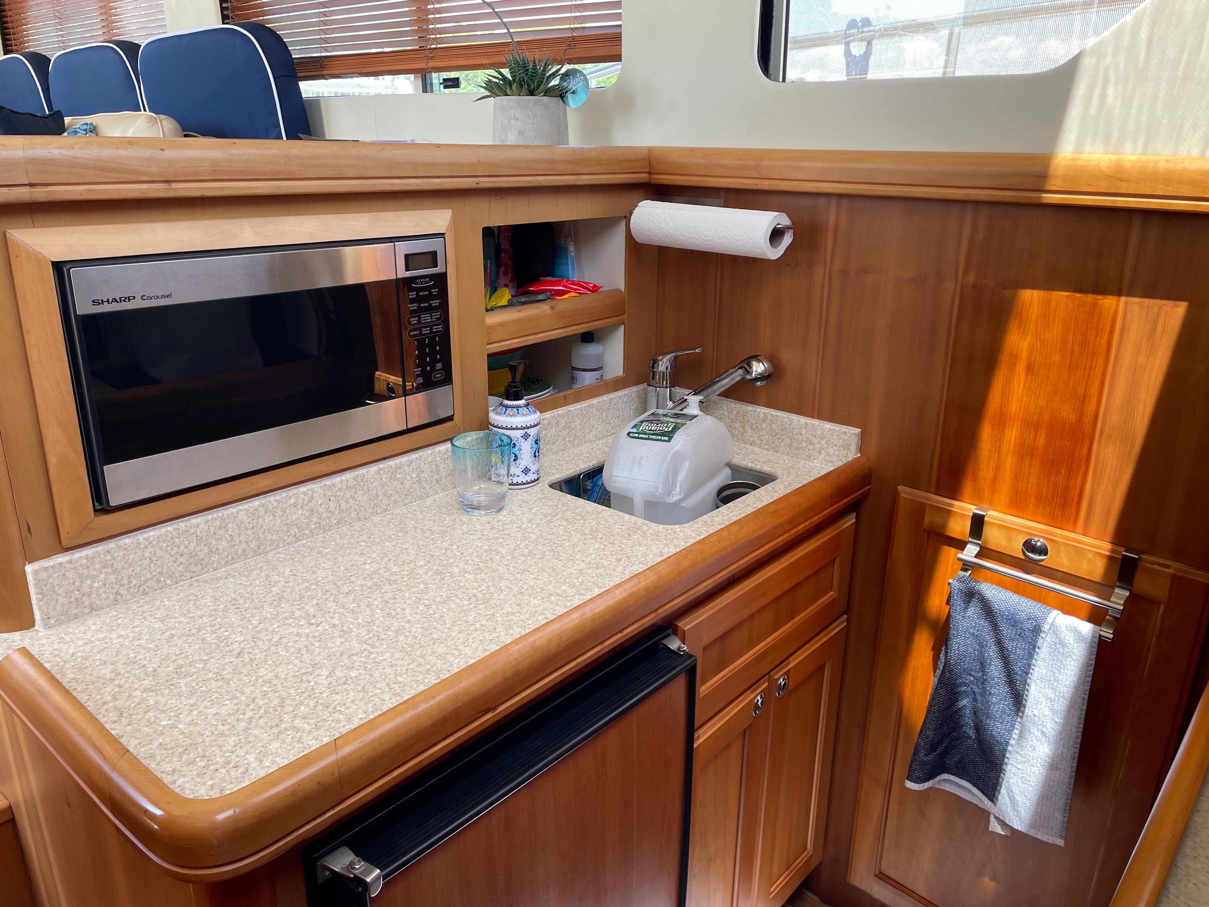 34 ft Mainship 34 Trawler Galley with microwave