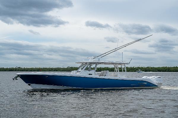 2018 Everglades 435 Center Console