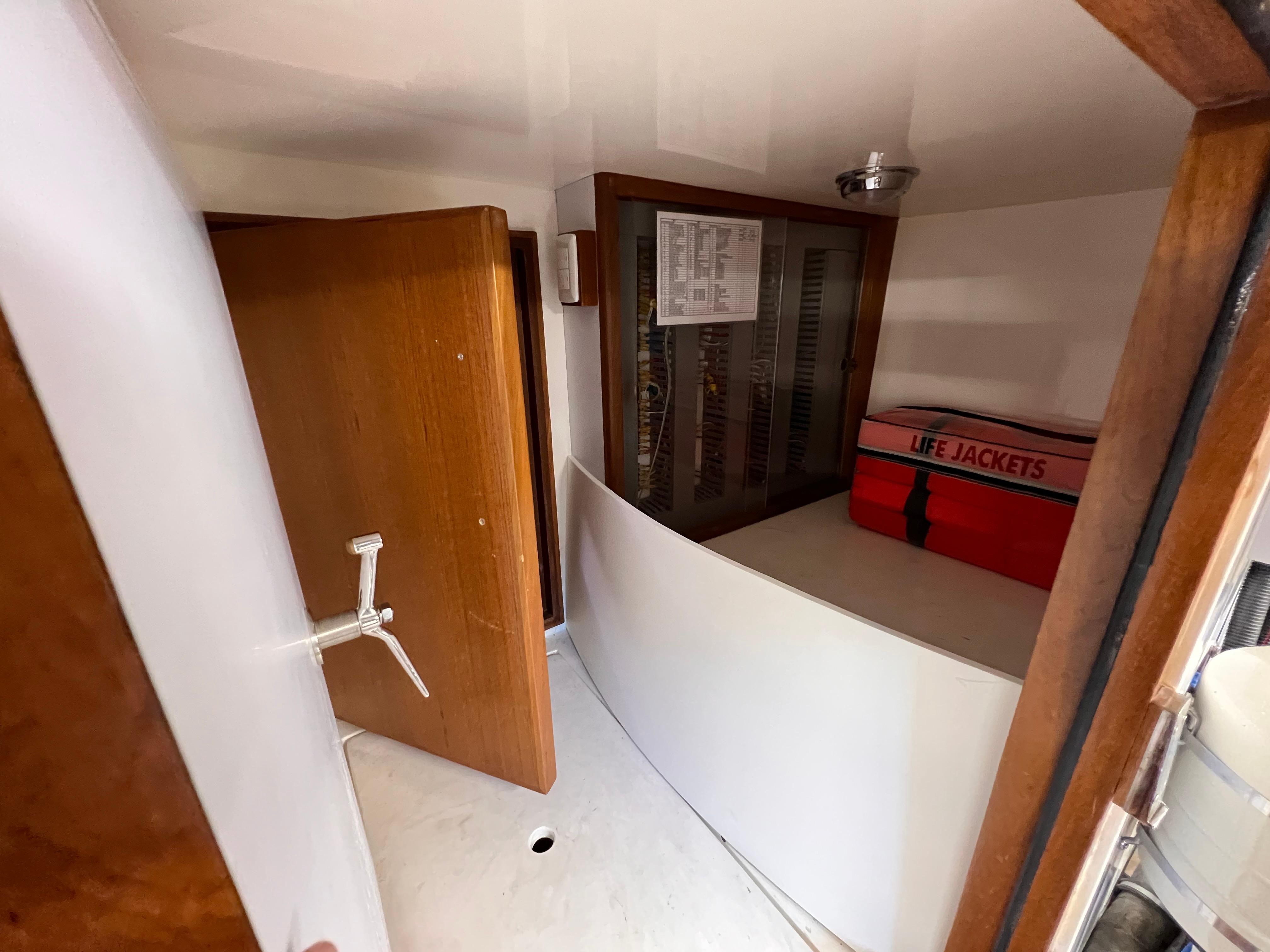 2005 Ocean Alexander 42 Altus #TBTW42A14 inventory image at Sun Country Yachts, South Lake Union (Seattle) 2005 Ocean Alexander 42 Altus #TBTW42A14 inventory image at Sun Country Yachts, South Lake Union (Seattle)