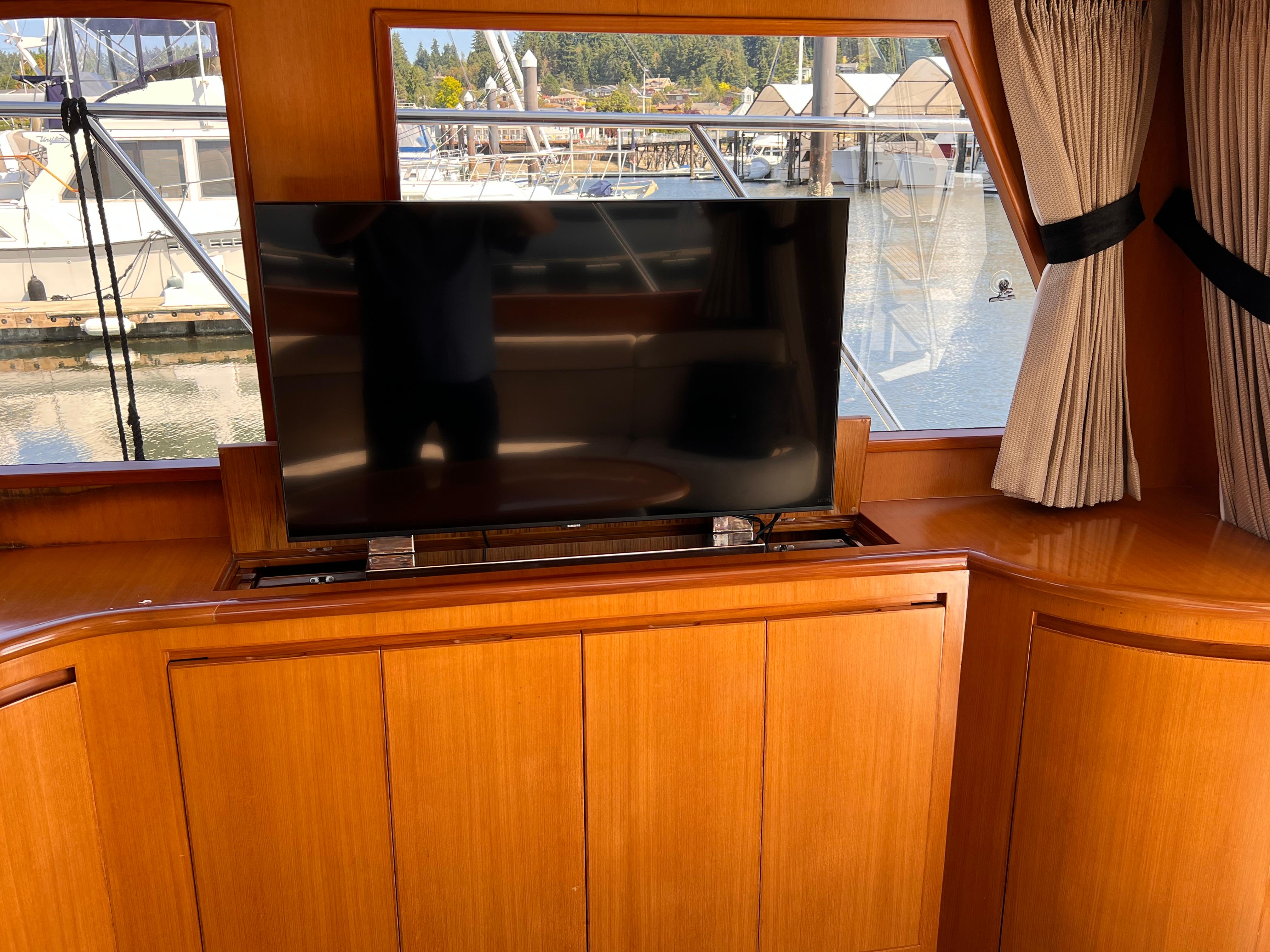 2005 Ocean Alexander 42 Altus #TBTW42A14 inventory image at Sun Country Yachts, South Lake Union (Seattle) 2005 Ocean Alexander 42 Altus #TBTW42A14 inventory image at Sun Country Yachts, South Lake Union (Seattle)