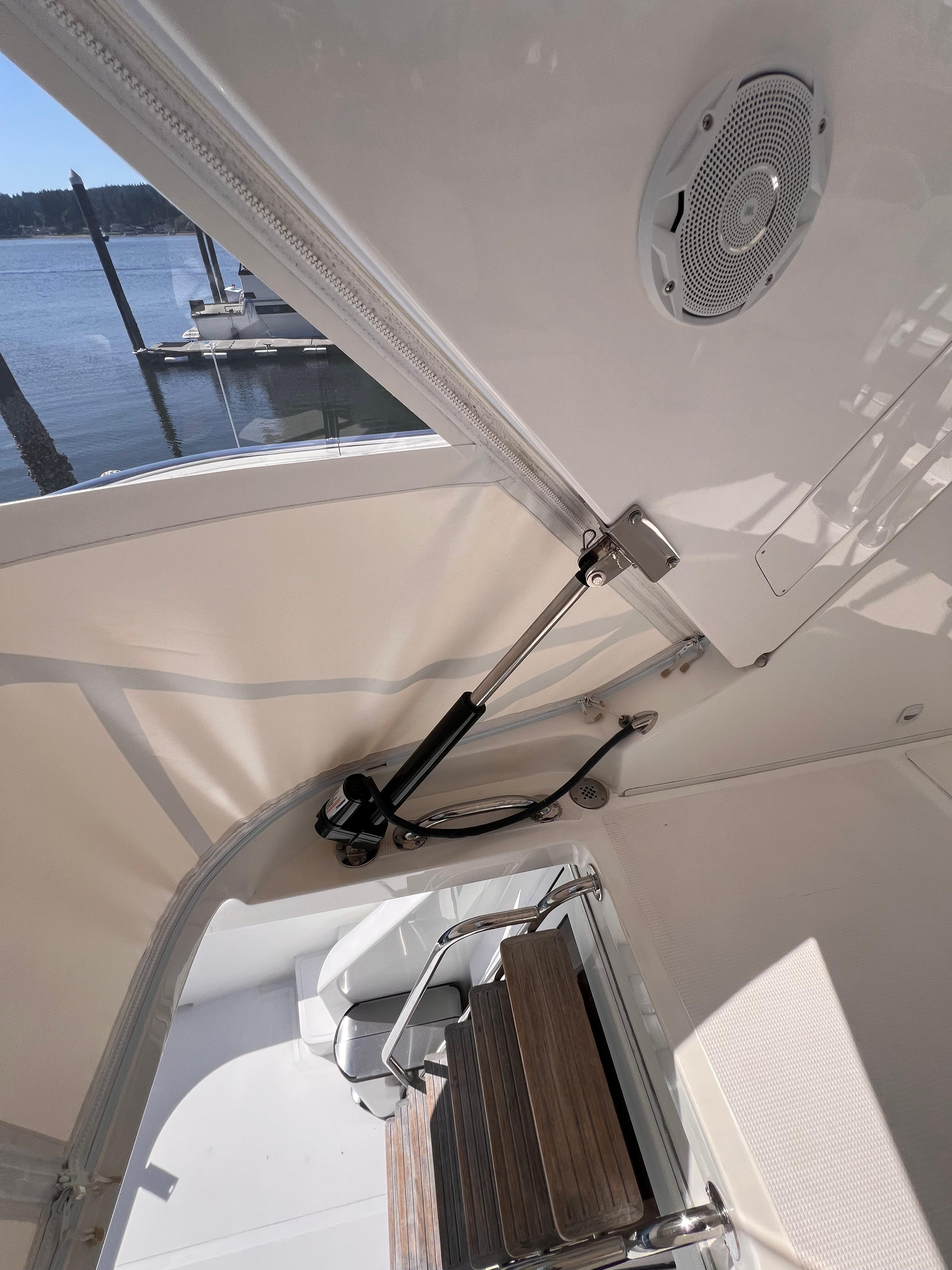2005 Ocean Alexander 42 Altus #TBTW42A14 inventory image at Sun Country Yachts, South Lake Union (Seattle) 2005 Ocean Alexander 42 Altus #TBTW42A14 inventory image at Sun Country Yachts, South Lake Union (Seattle)